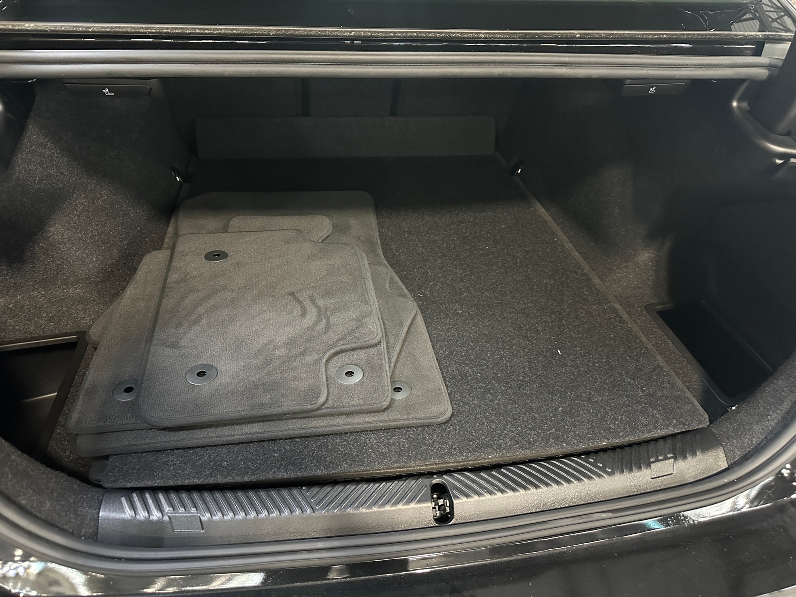 Thumbnail: 2024 BMW 5 Series - 6