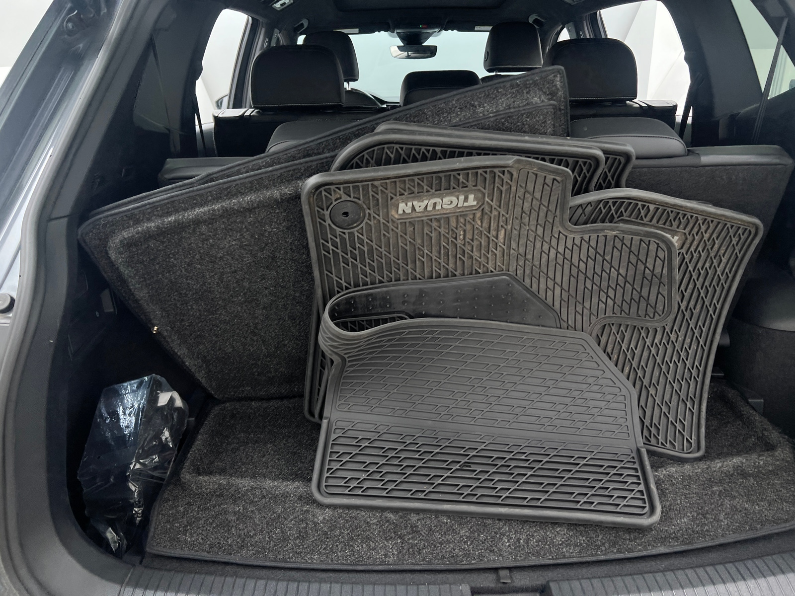 Thumbnail: 2022 Volkswagen Tiguan - 6