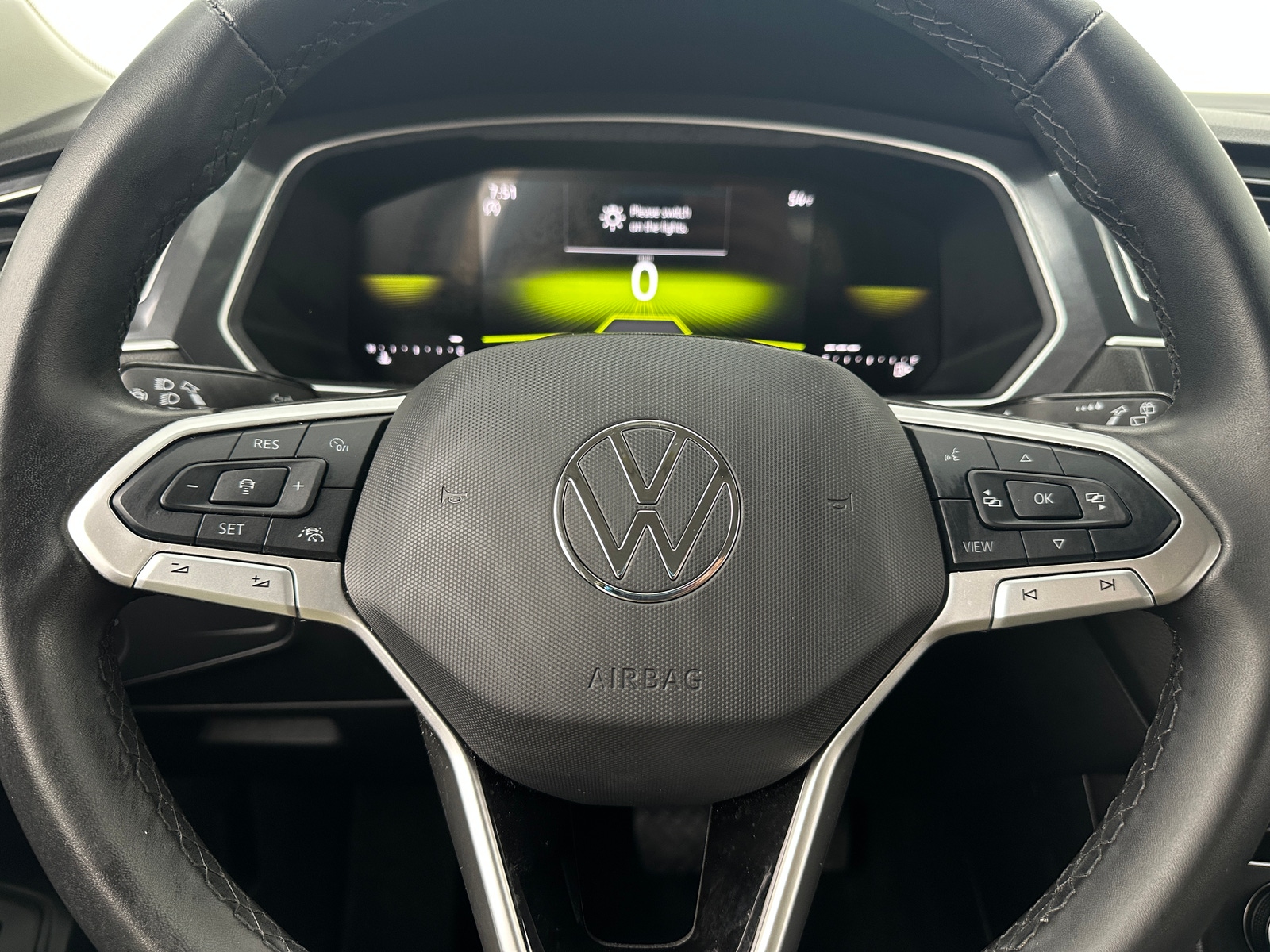 Thumbnail: 2024 Volkswagen Tiguan - 4