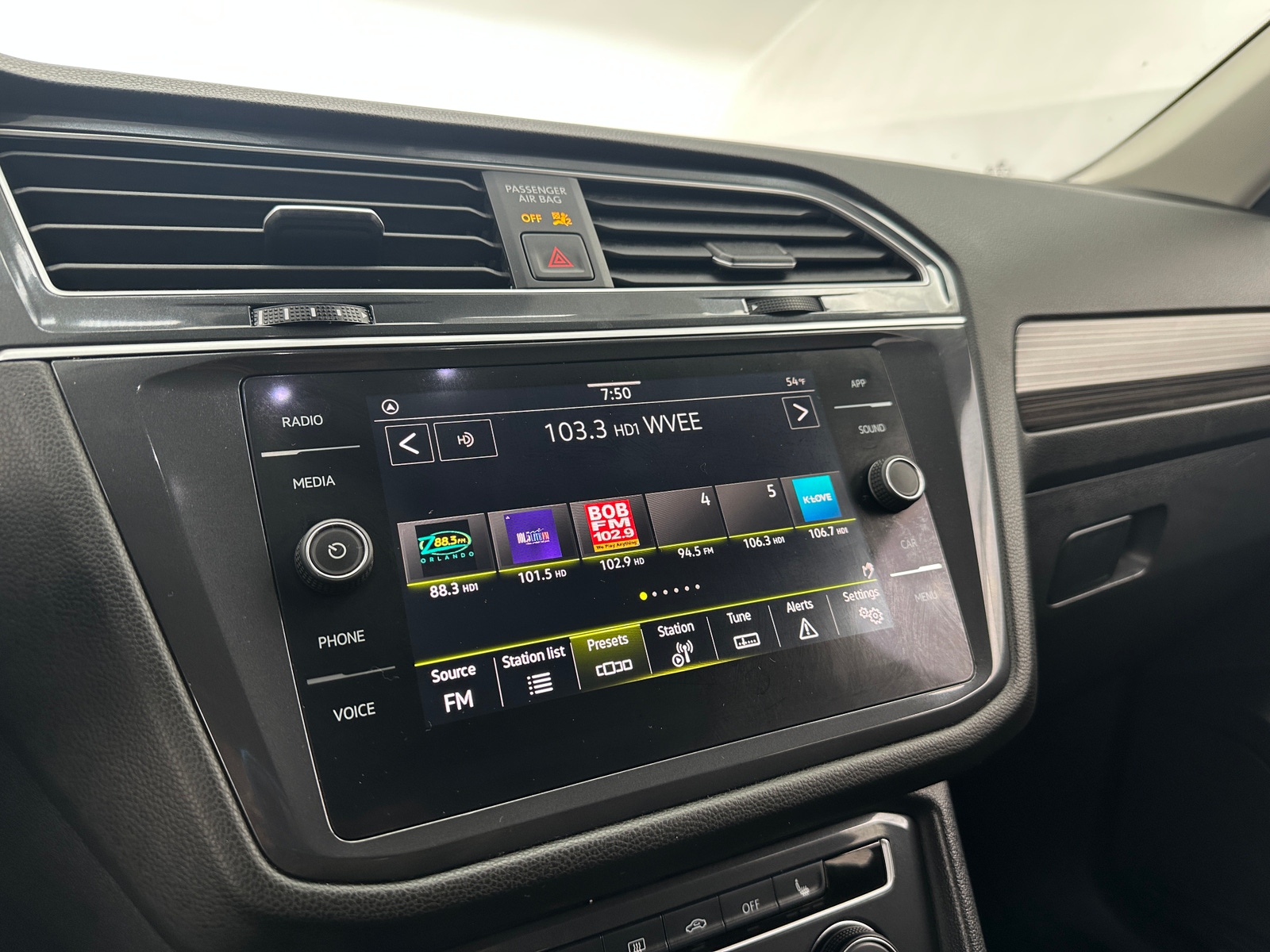 Thumbnail: 2024 Volkswagen Tiguan - 3