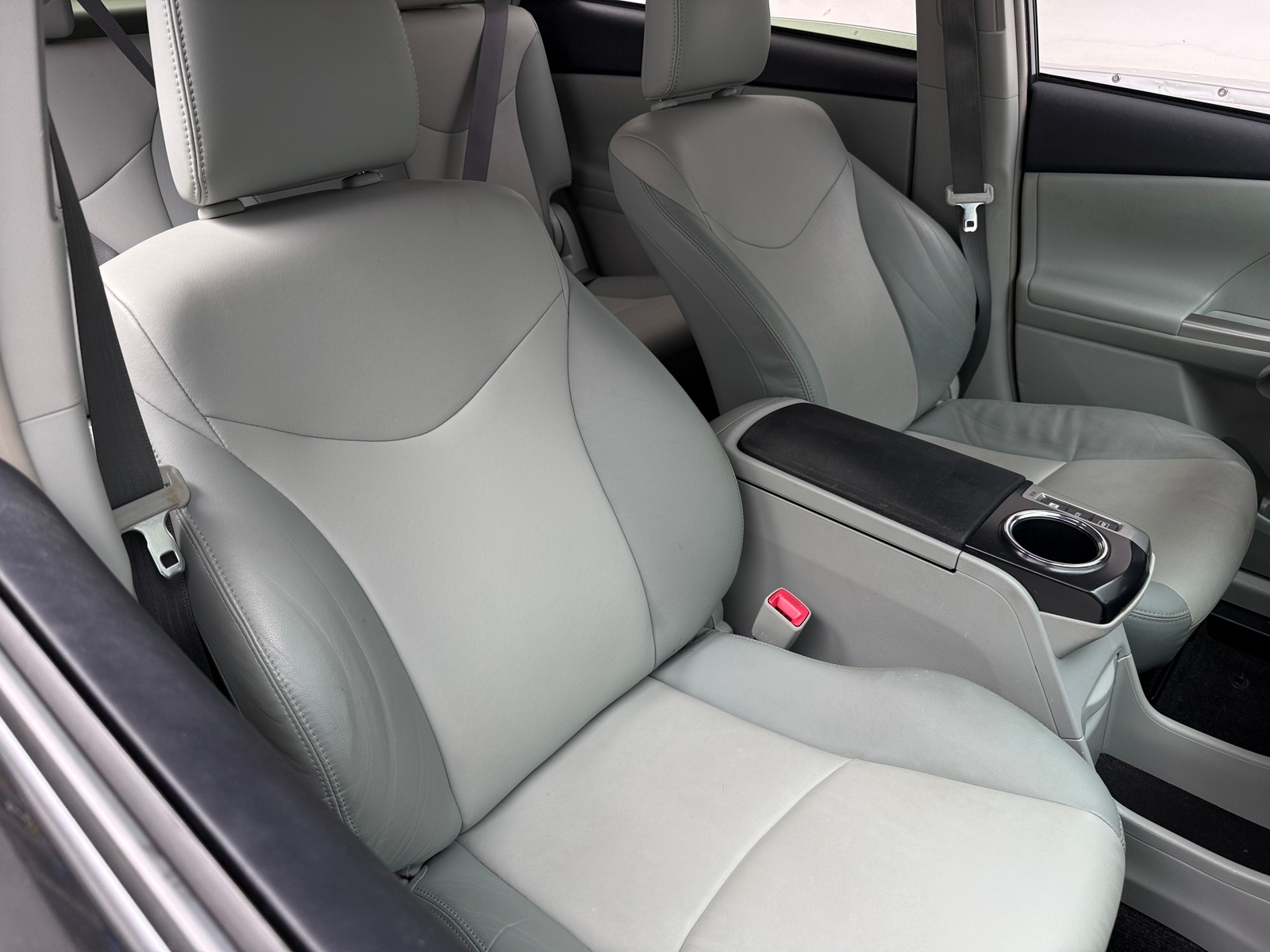 Thumbnail: 2013 Toyota Prius v - 2