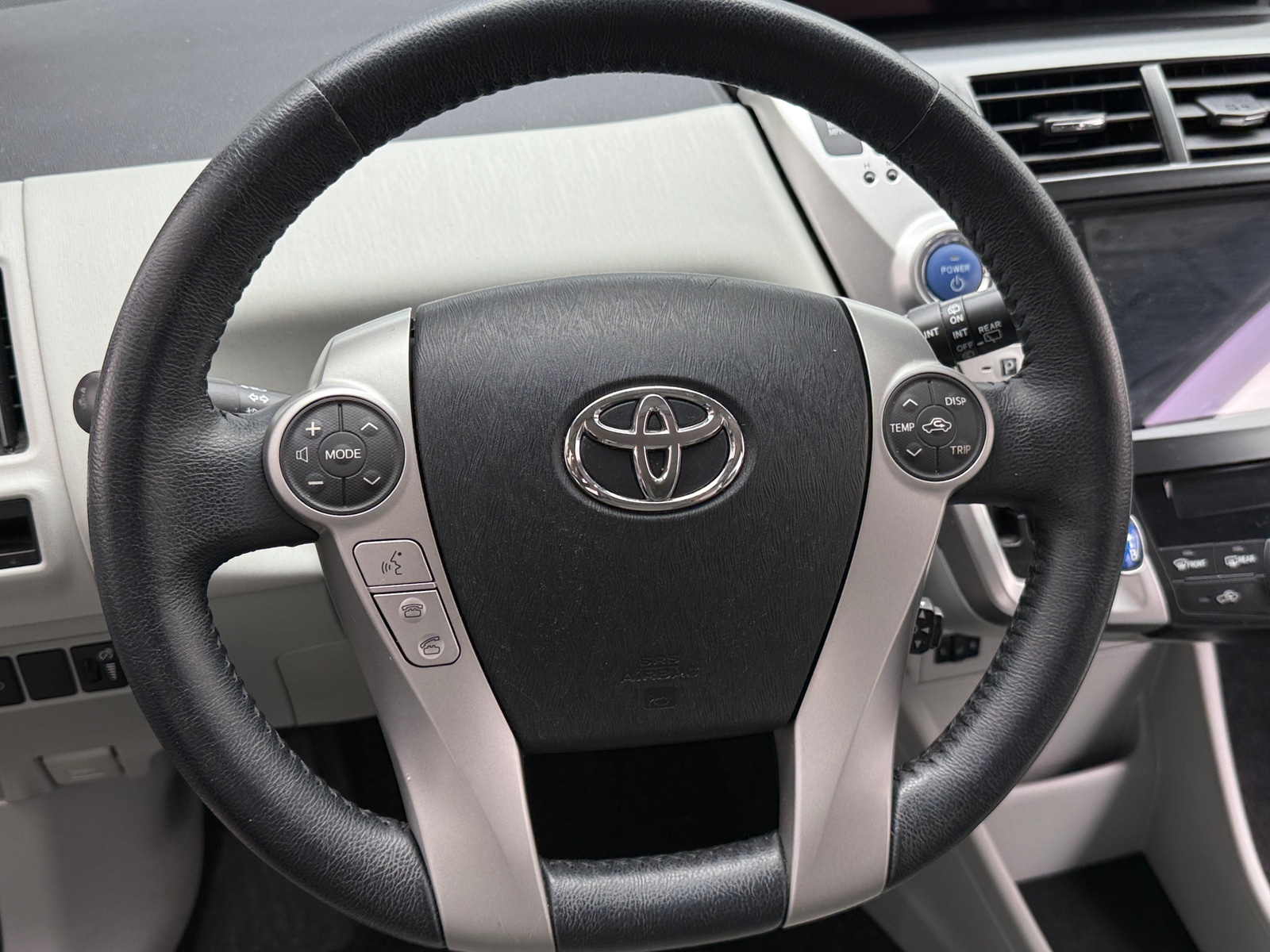 Thumbnail: 2013 Toyota Prius v - 5