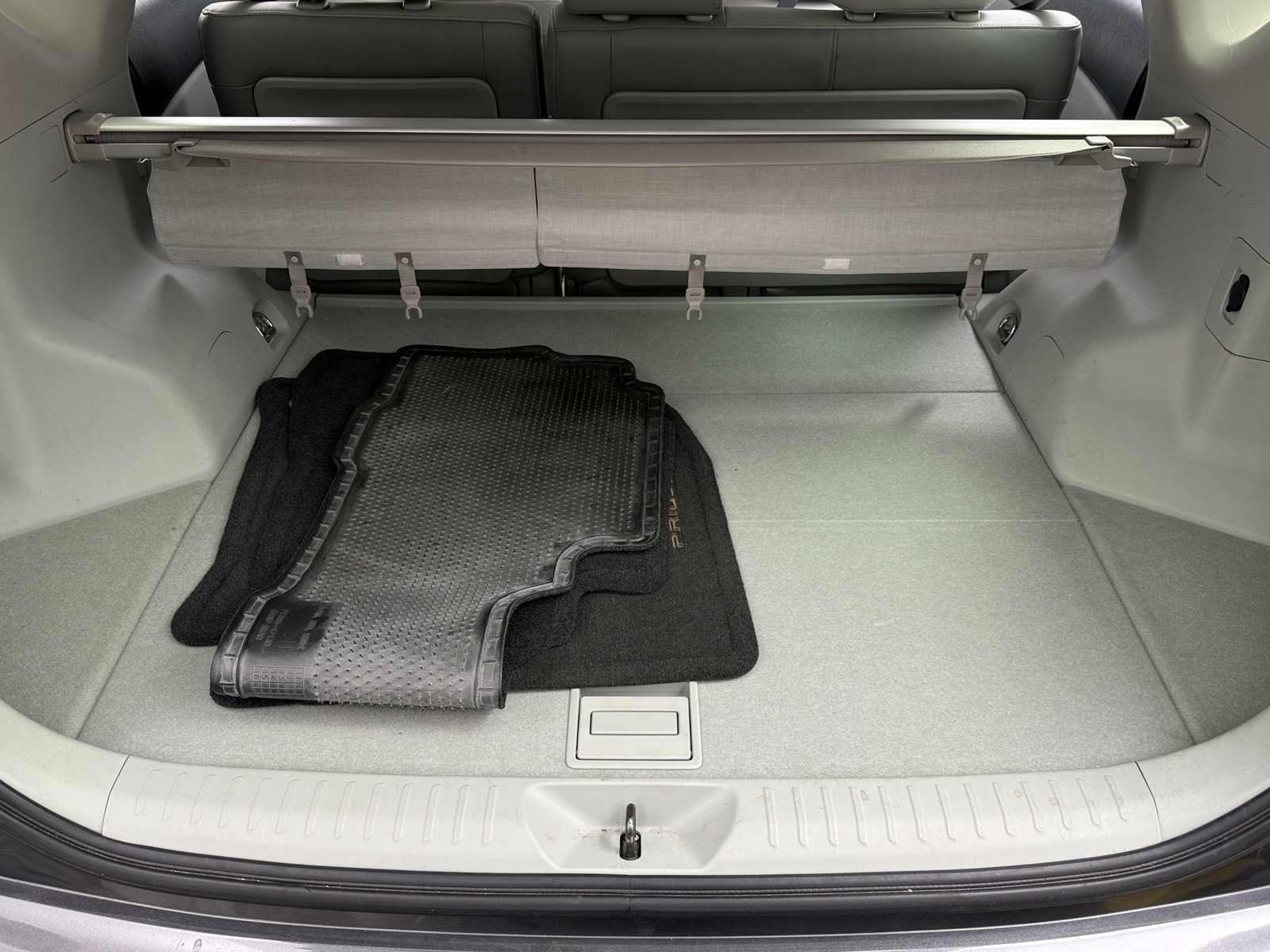 Thumbnail: 2013 Toyota Prius v - 7