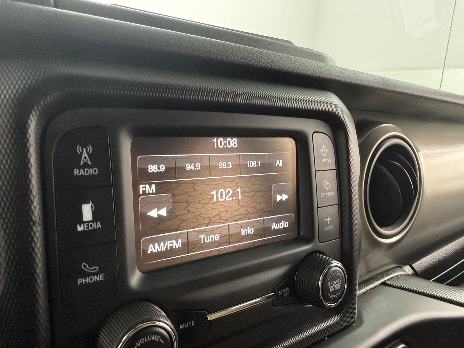 Thumbnail: 2020 Jeep Wrangler - 3