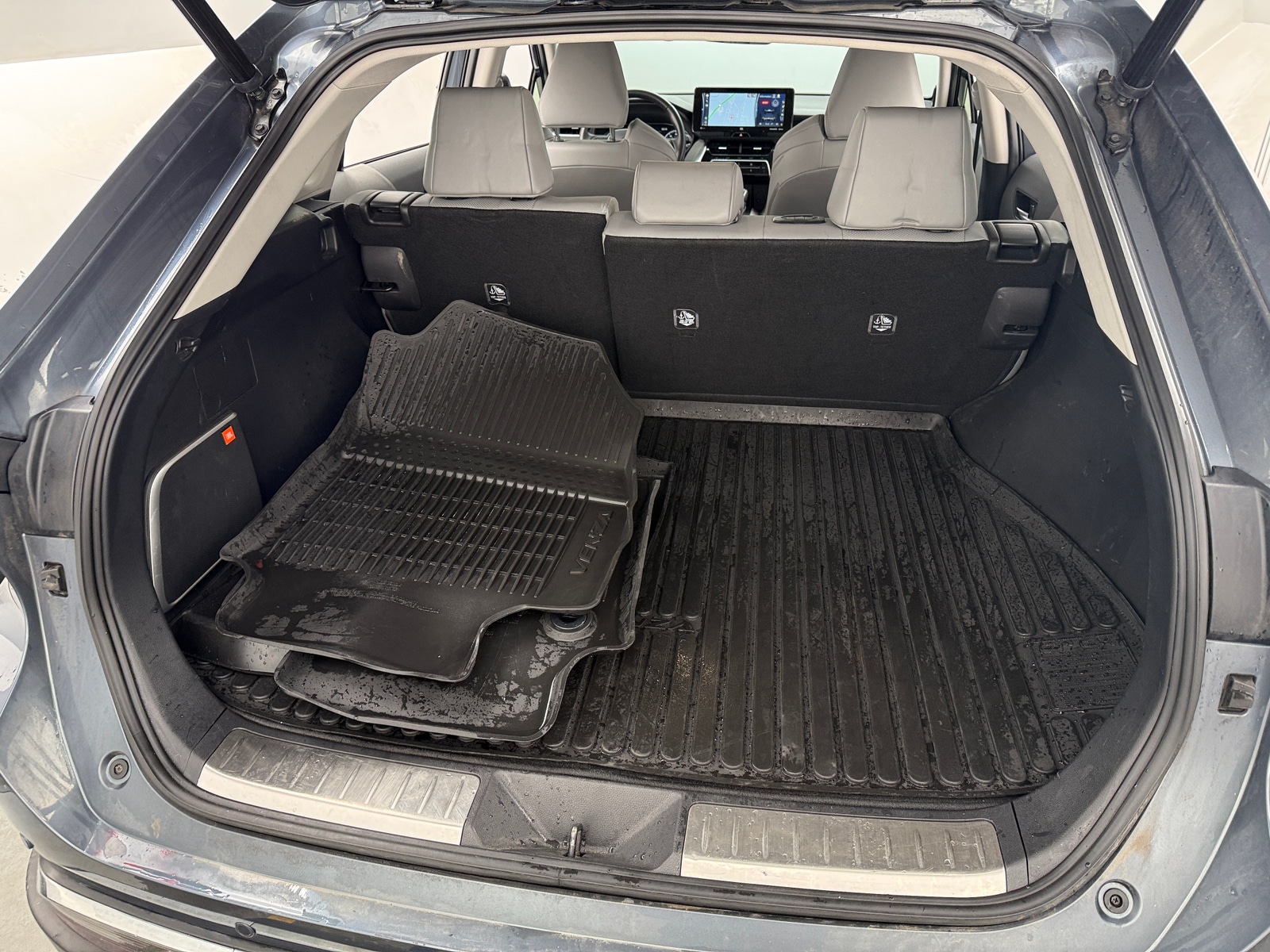 Thumbnail: 2021 Toyota Venza - 7