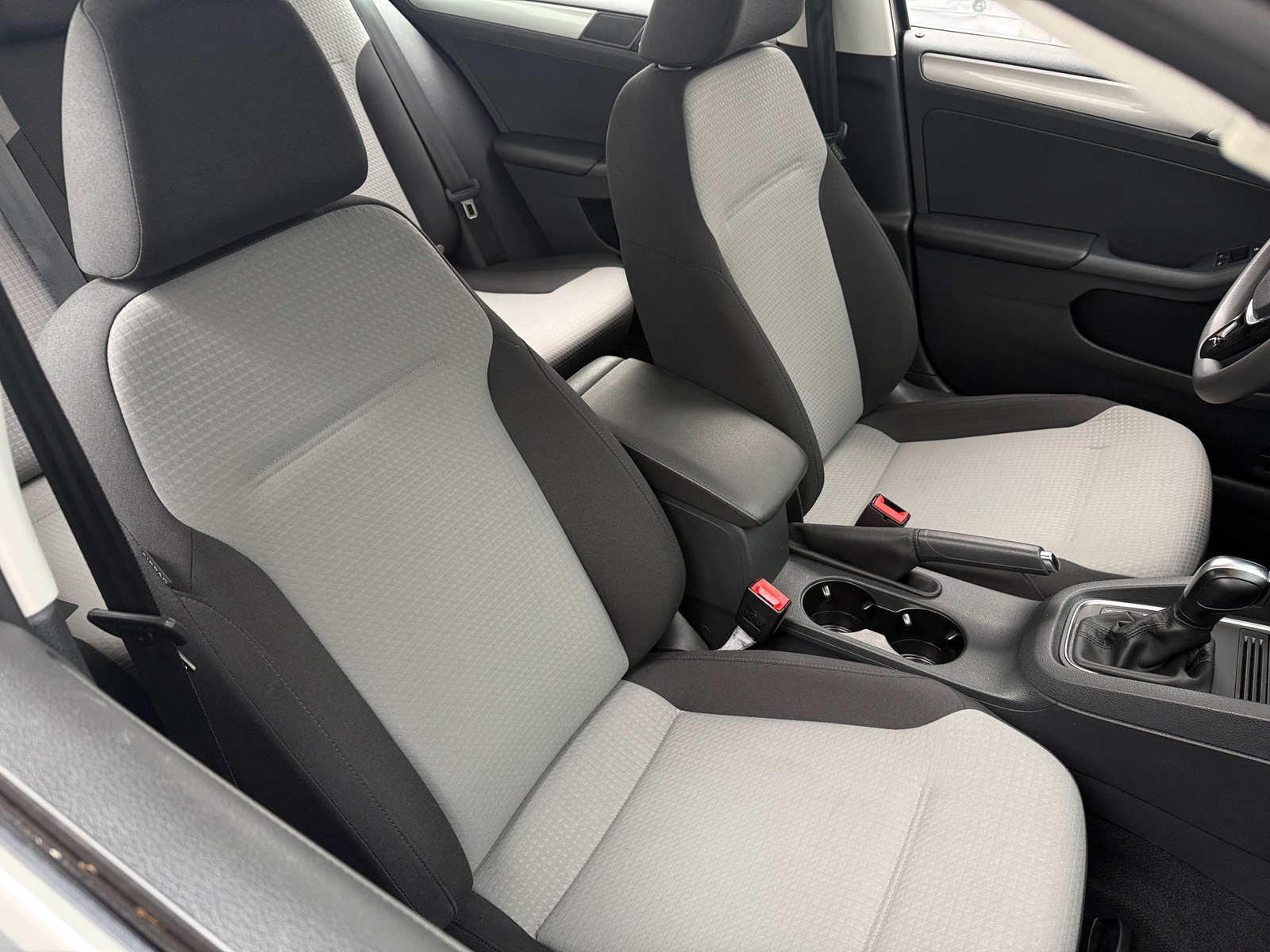 Thumbnail: 2017 Volkswagen Jetta - 2