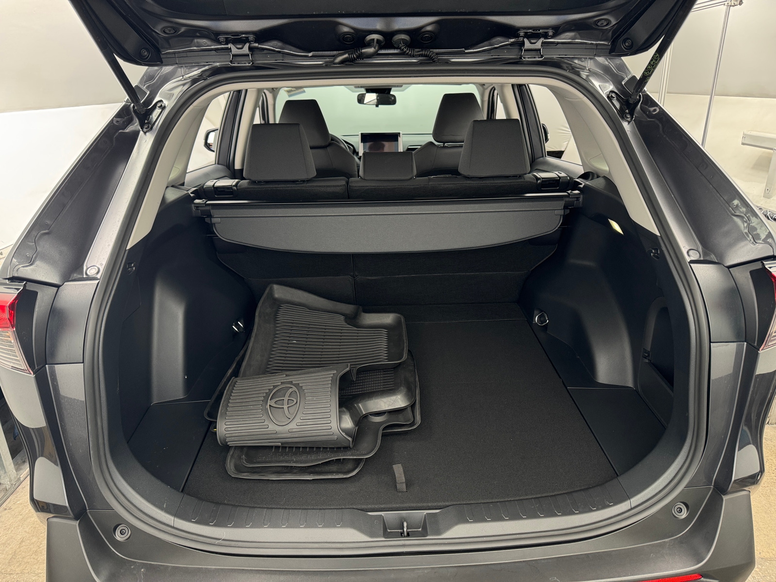 Thumbnail: 2025 Toyota RAV4 - 7