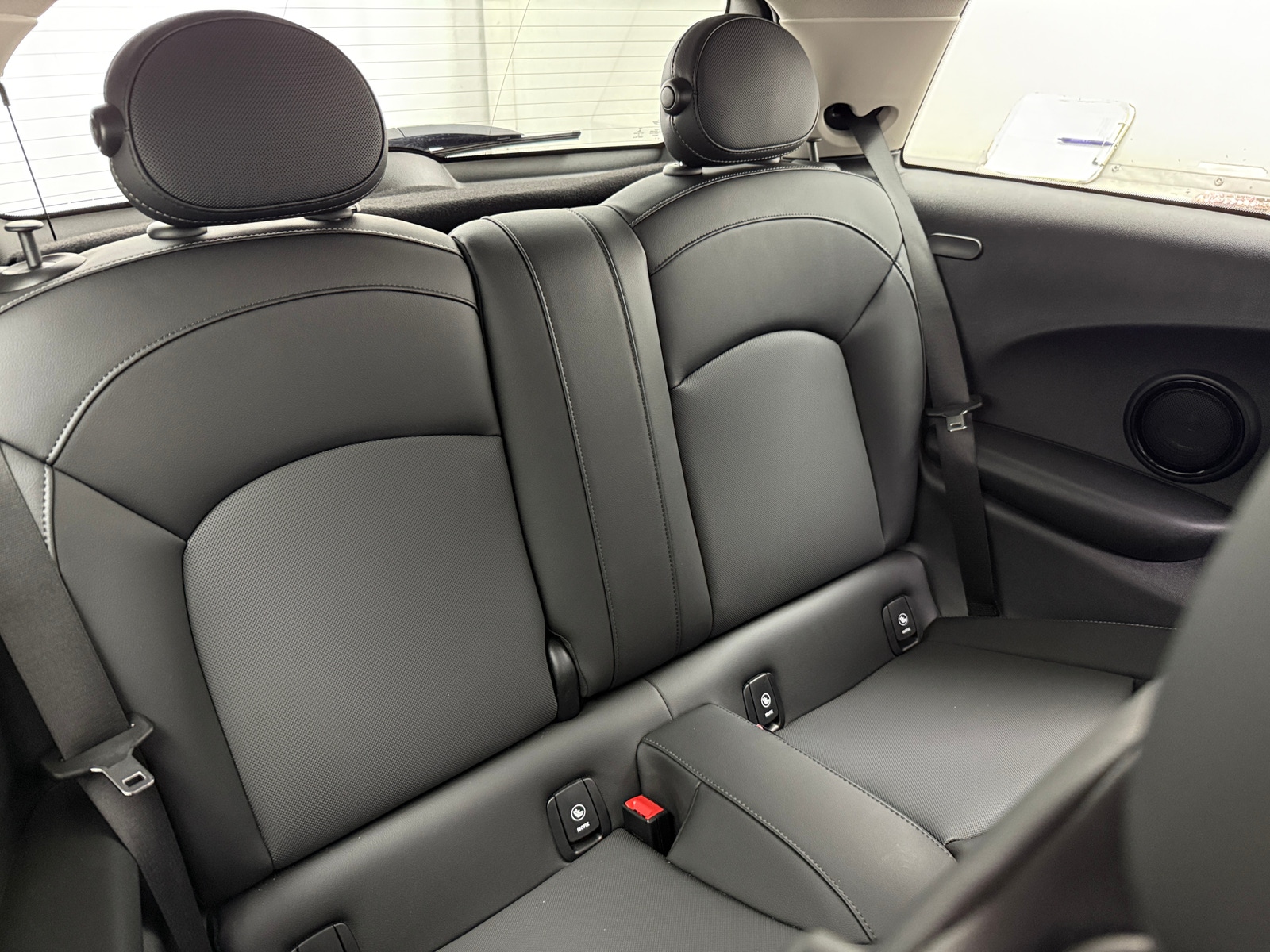 Thumbnail: 2022 MINI Cooper Hardtop - 4