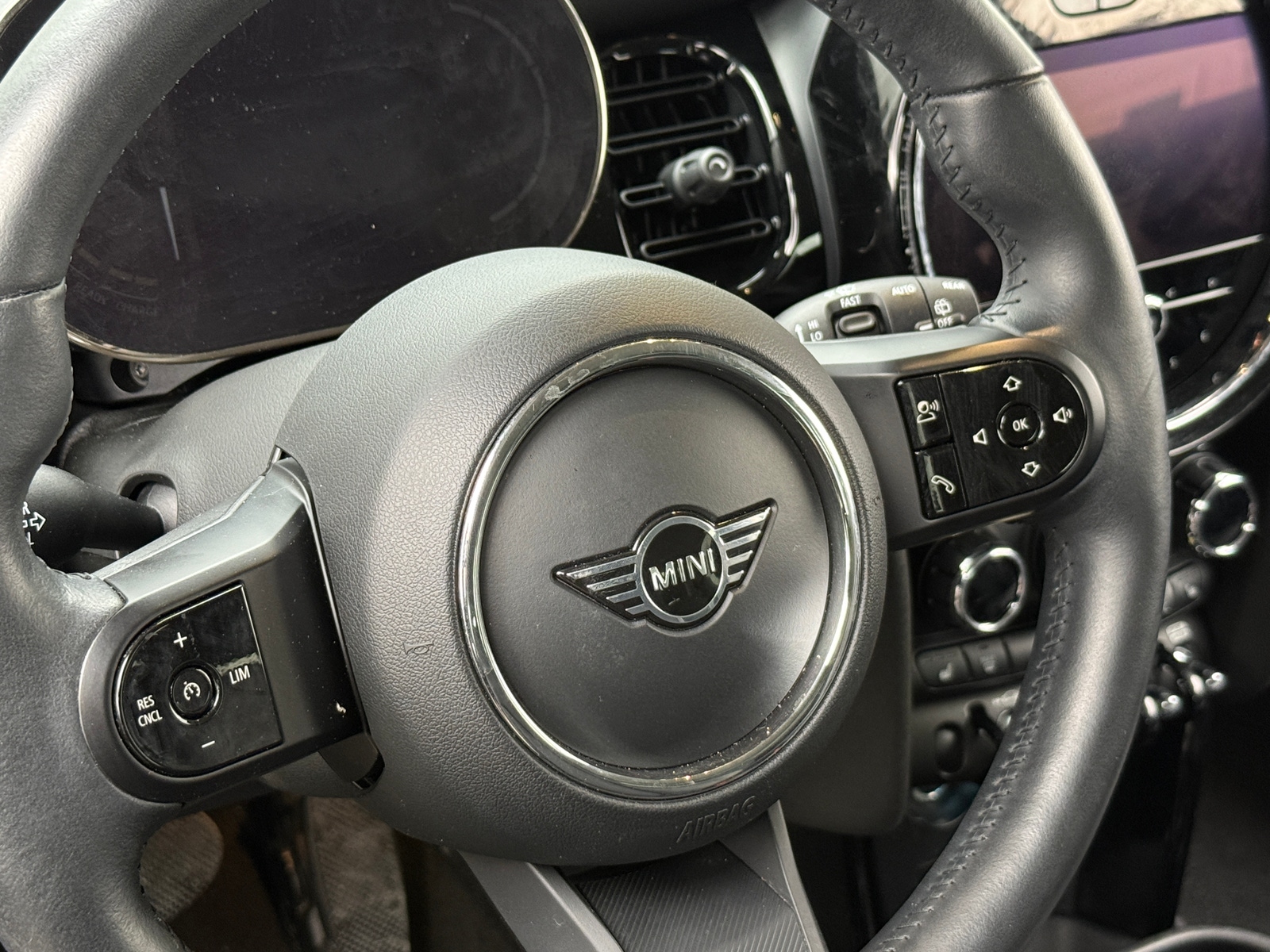 Thumbnail: 2022 MINI Cooper Hardtop - 3