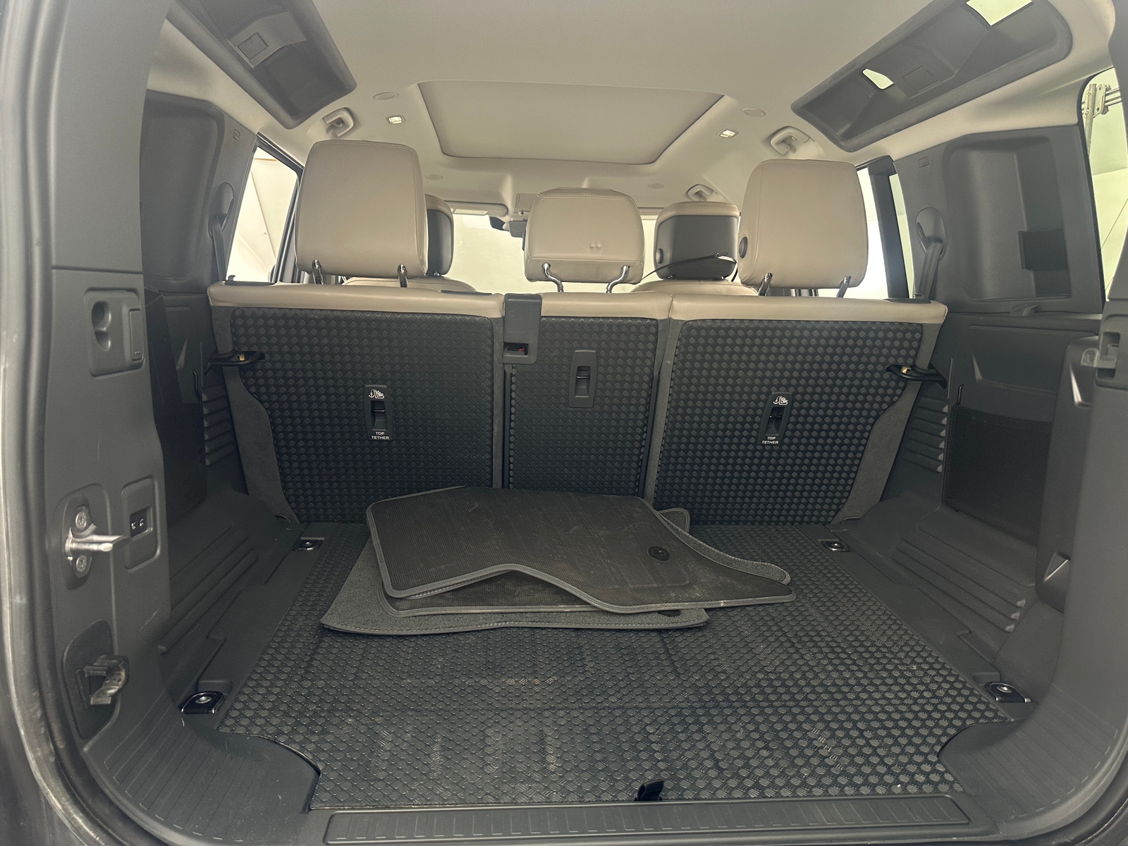 Thumbnail: 2020 Land Rover Defender - 6