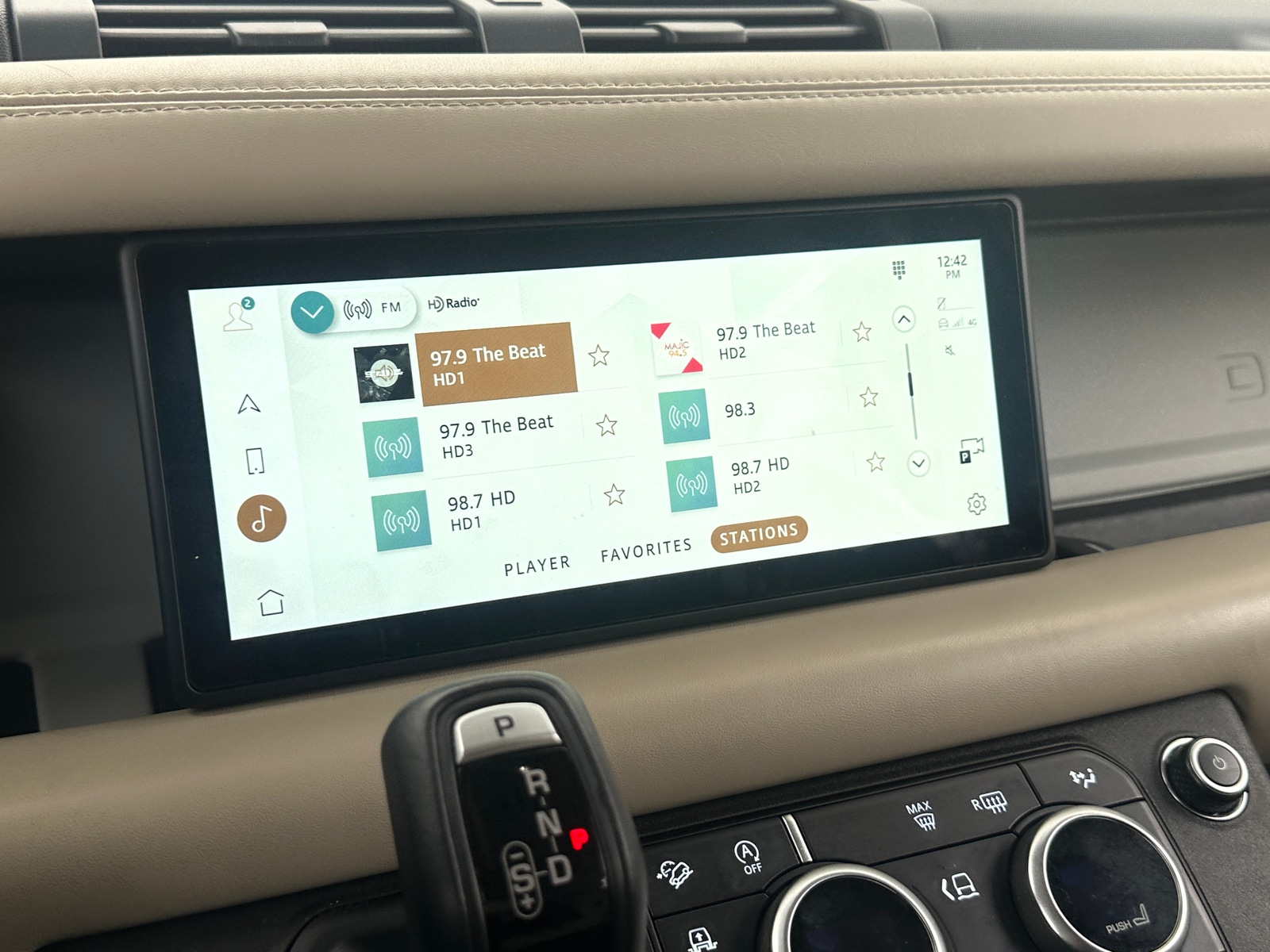 Thumbnail: 2020 Land Rover Defender - 3