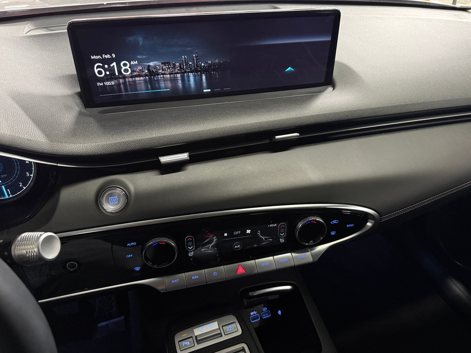 Thumbnail: 2022 Genesis GV70 - 3