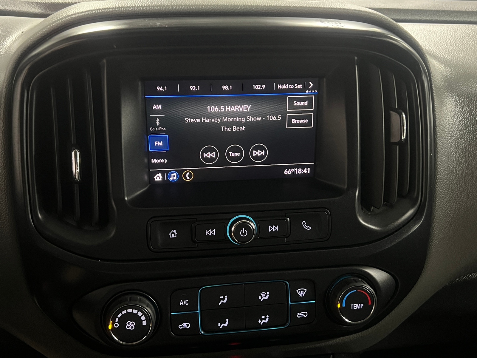 Thumbnail: 2022 Chevrolet Colorado - 4