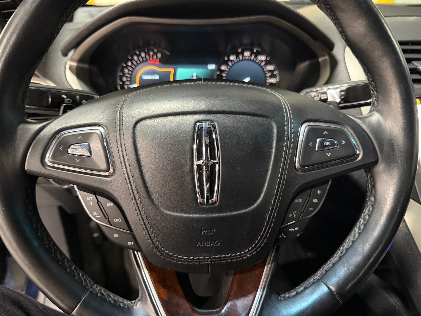 Thumbnail: 2017 Lincoln MKZ - 4