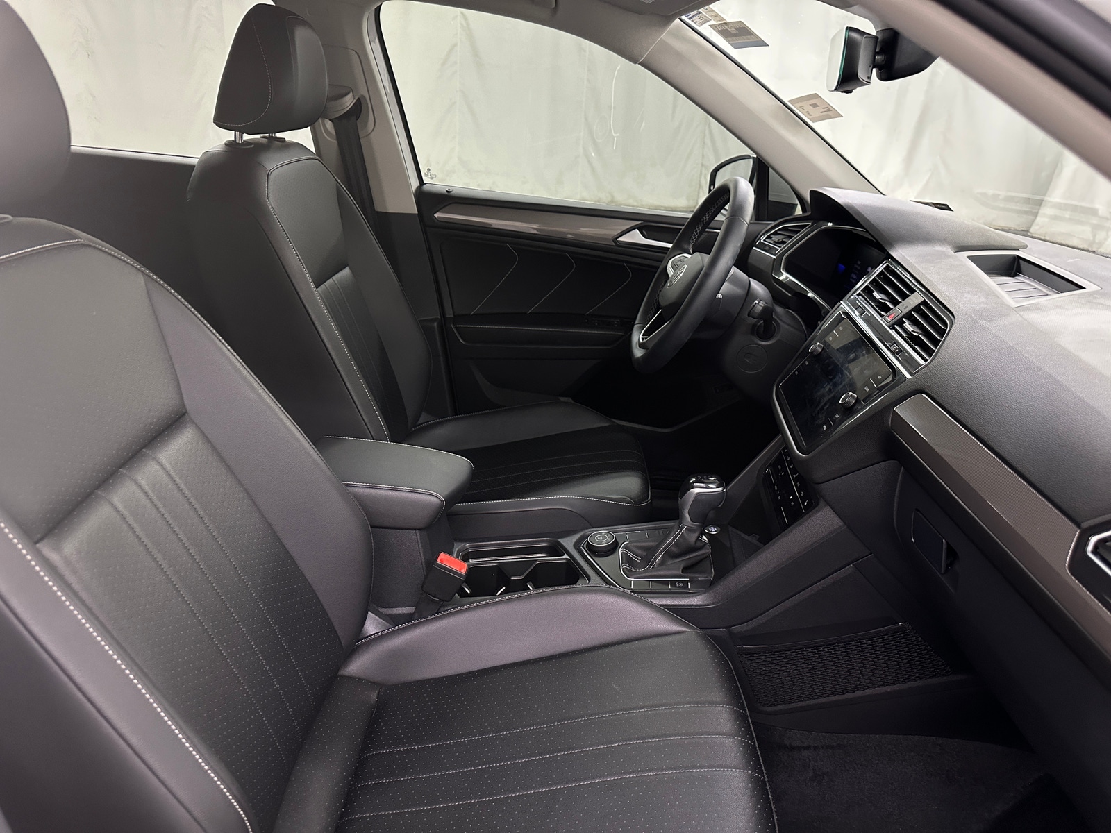 Thumbnail: 2022 Volkswagen Tiguan - 2