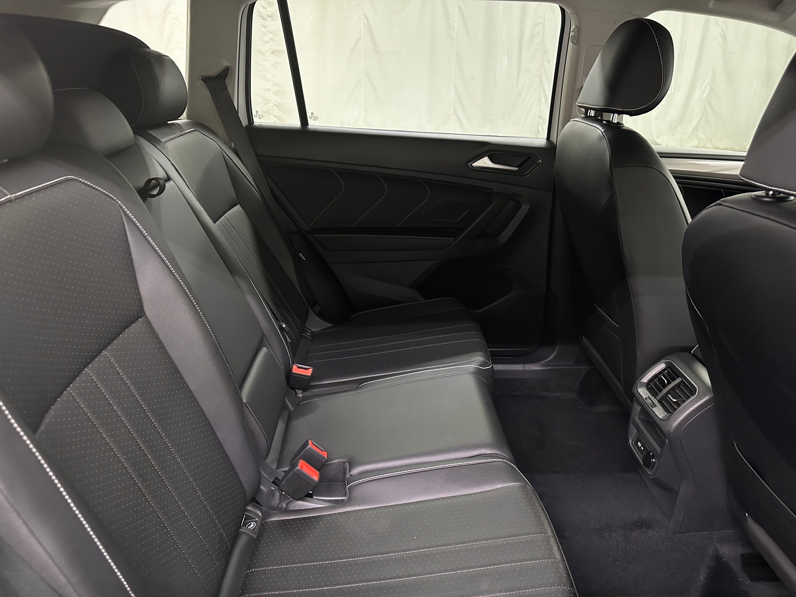 Thumbnail: 2022 Volkswagen Tiguan - 6