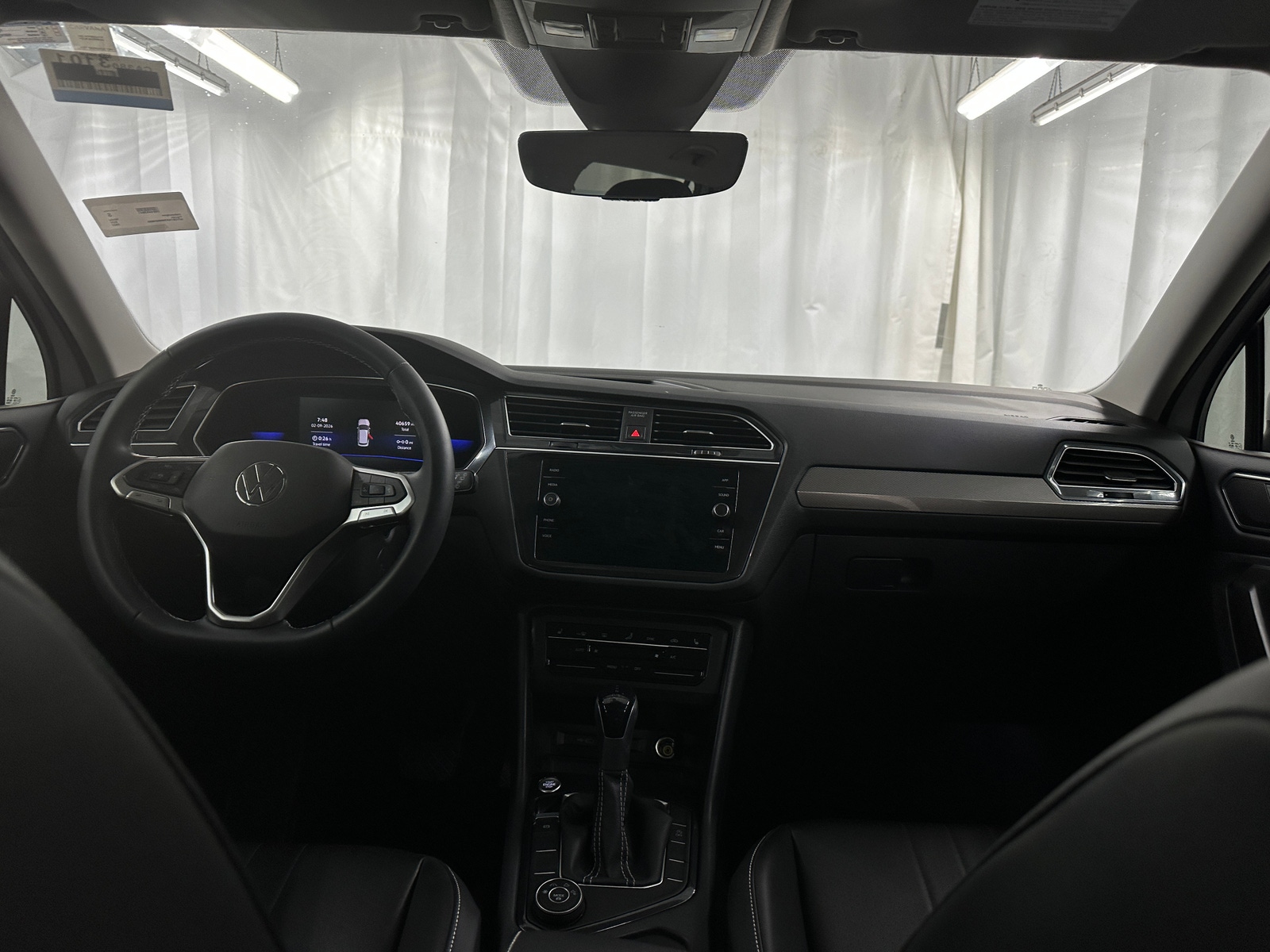 Thumbnail: 2022 Volkswagen Tiguan - 3