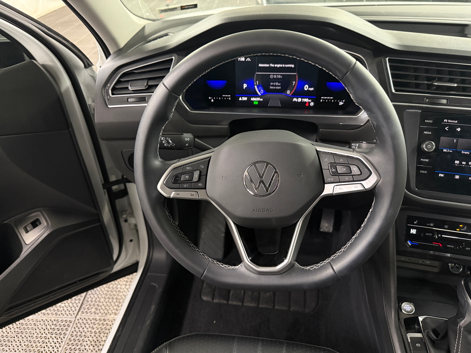 Thumbnail: 2022 Volkswagen Tiguan - 5