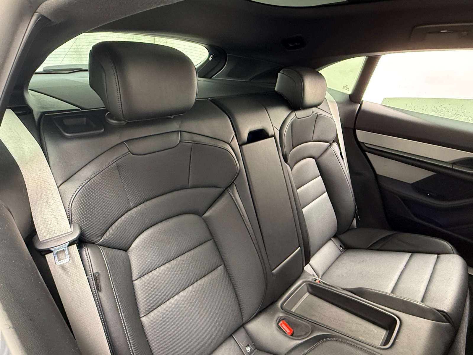 Thumbnail: 2022 Porsche Taycan - 5