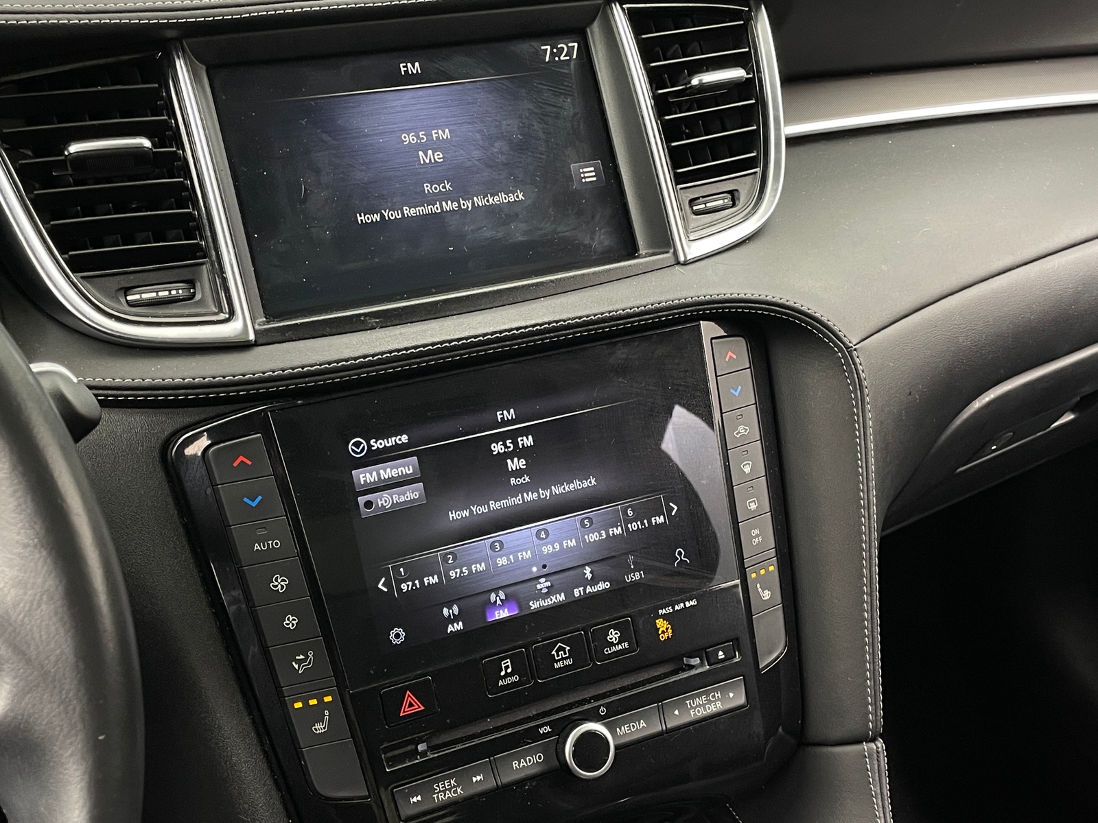 Thumbnail: 2023 INFINITI QX50 - 3