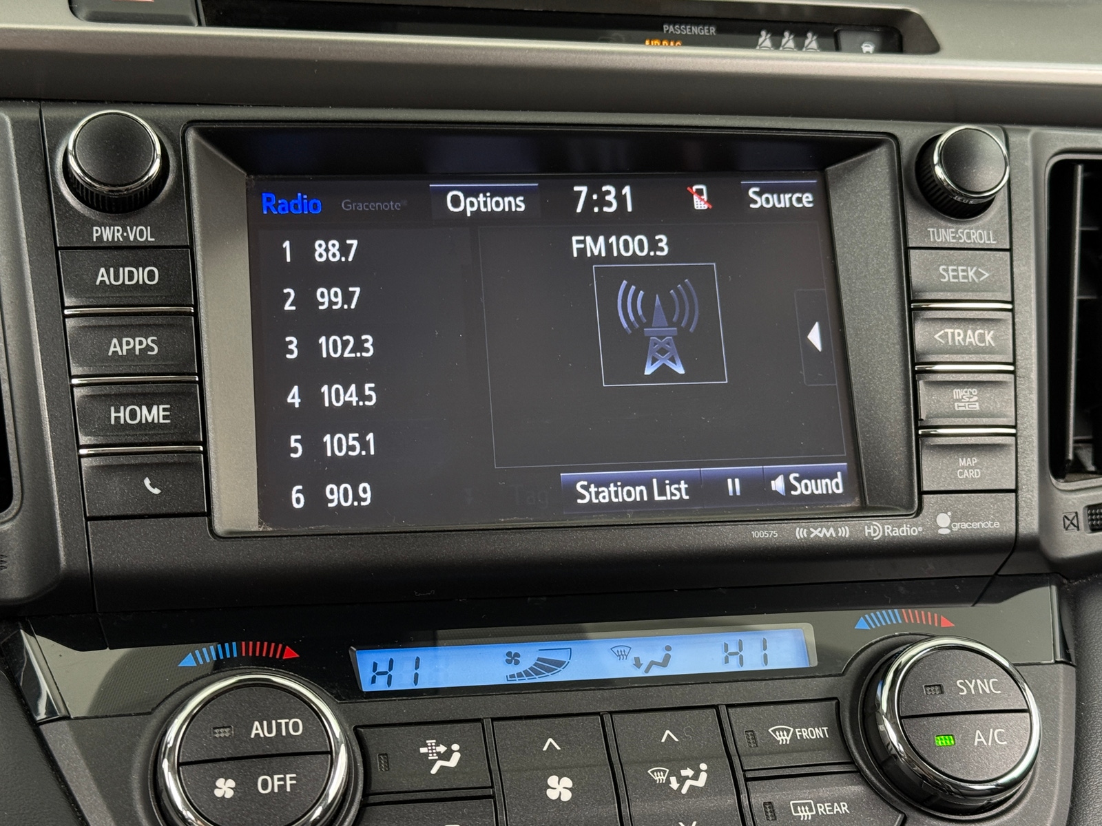 Thumbnail: 2018 Toyota RAV4 - 3