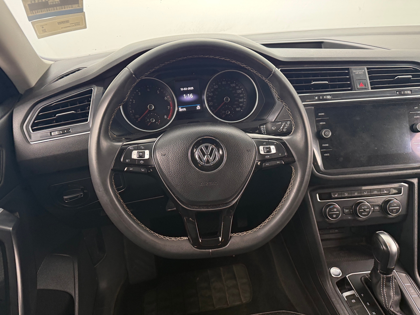 Thumbnail: 2021 Volkswagen Tiguan - 4