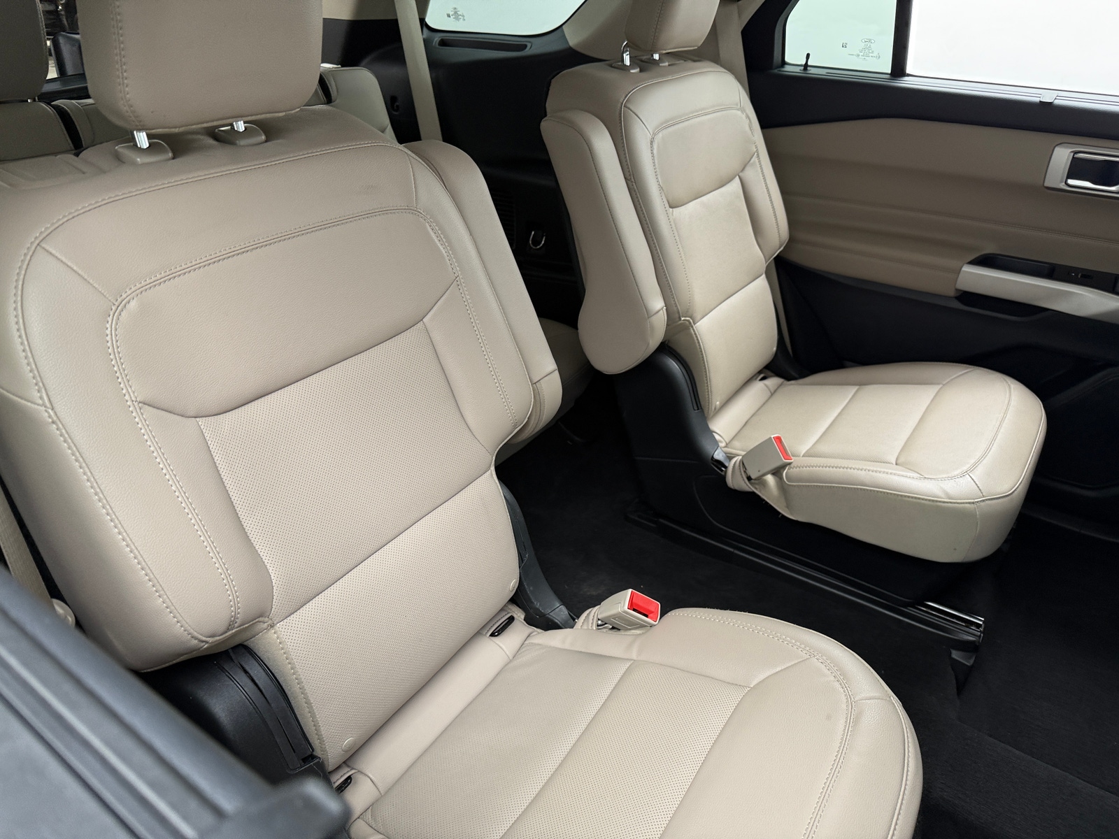 Thumbnail: 2022 Ford Explorer - 5