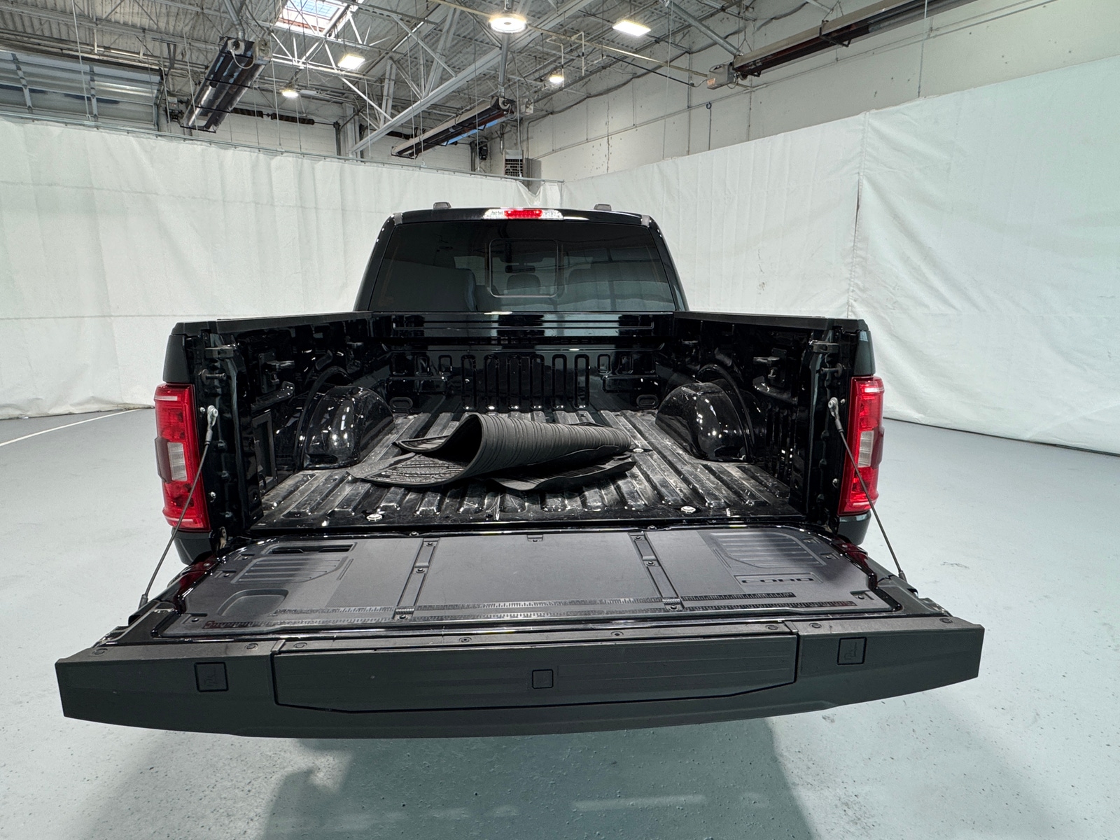 Thumbnail: 2022 Ford Econoline - 7