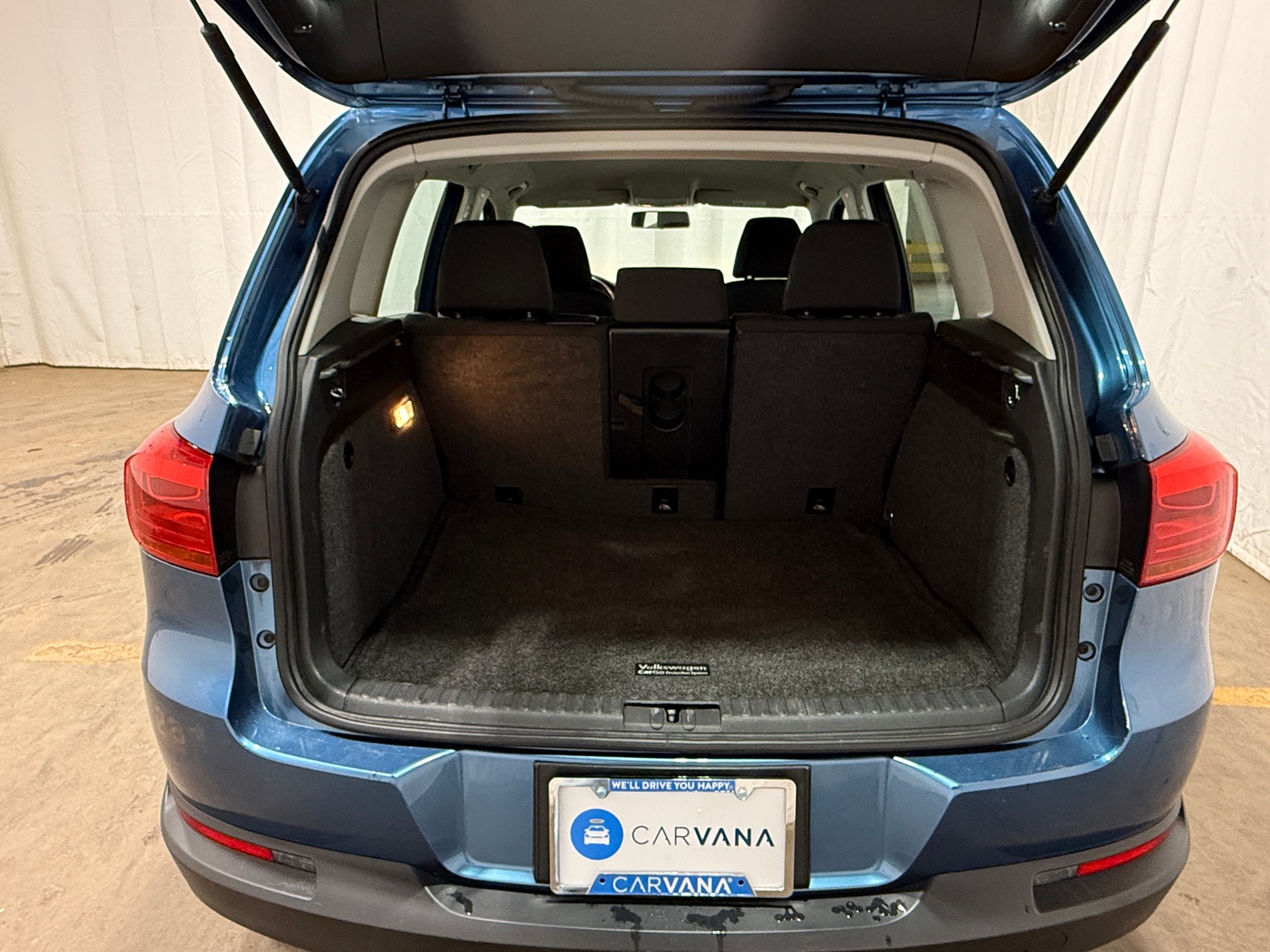 Thumbnail: 2017 Volkswagen Tiguan - 7