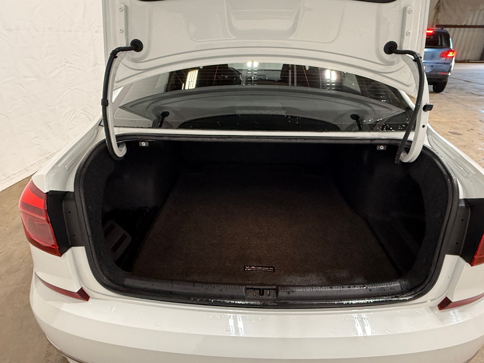 Thumbnail: 2017 Volkswagen Passat - 7