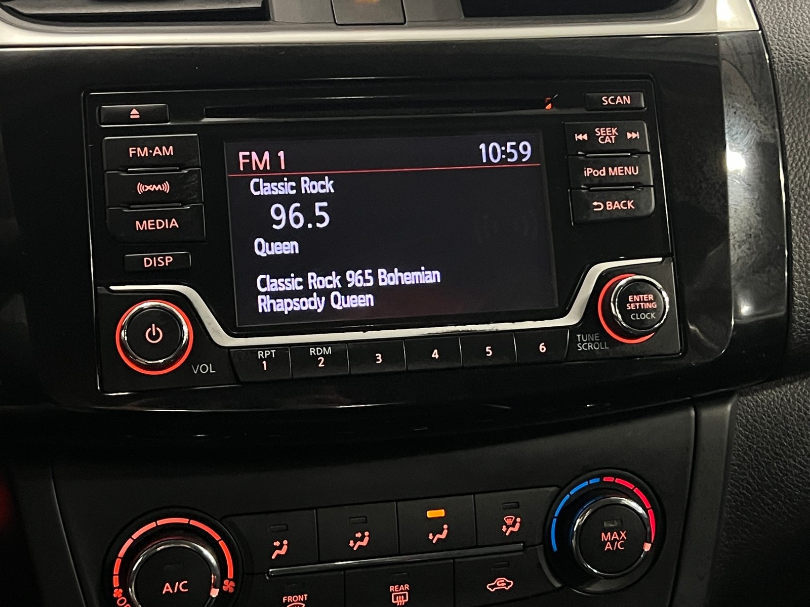 Thumbnail: 2017 Nissan Sentra - 4