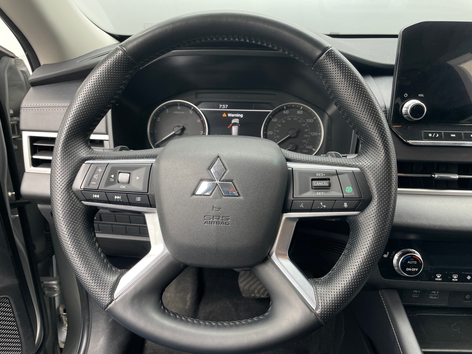 Thumbnail: 2024 Mitsubishi Outlander - 4