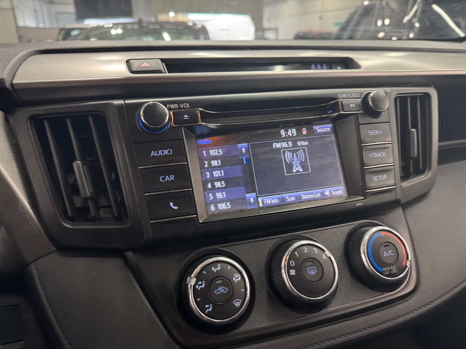 Thumbnail: 2017 Toyota RAV4 - 4