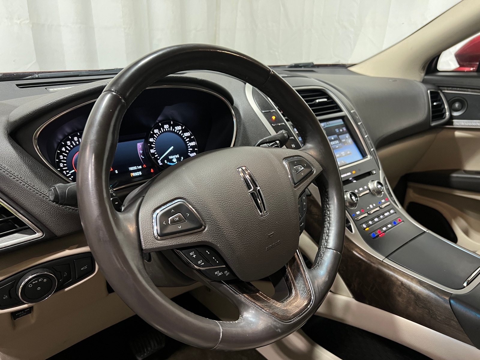 Thumbnail: 2016 Lincoln MKX - 4