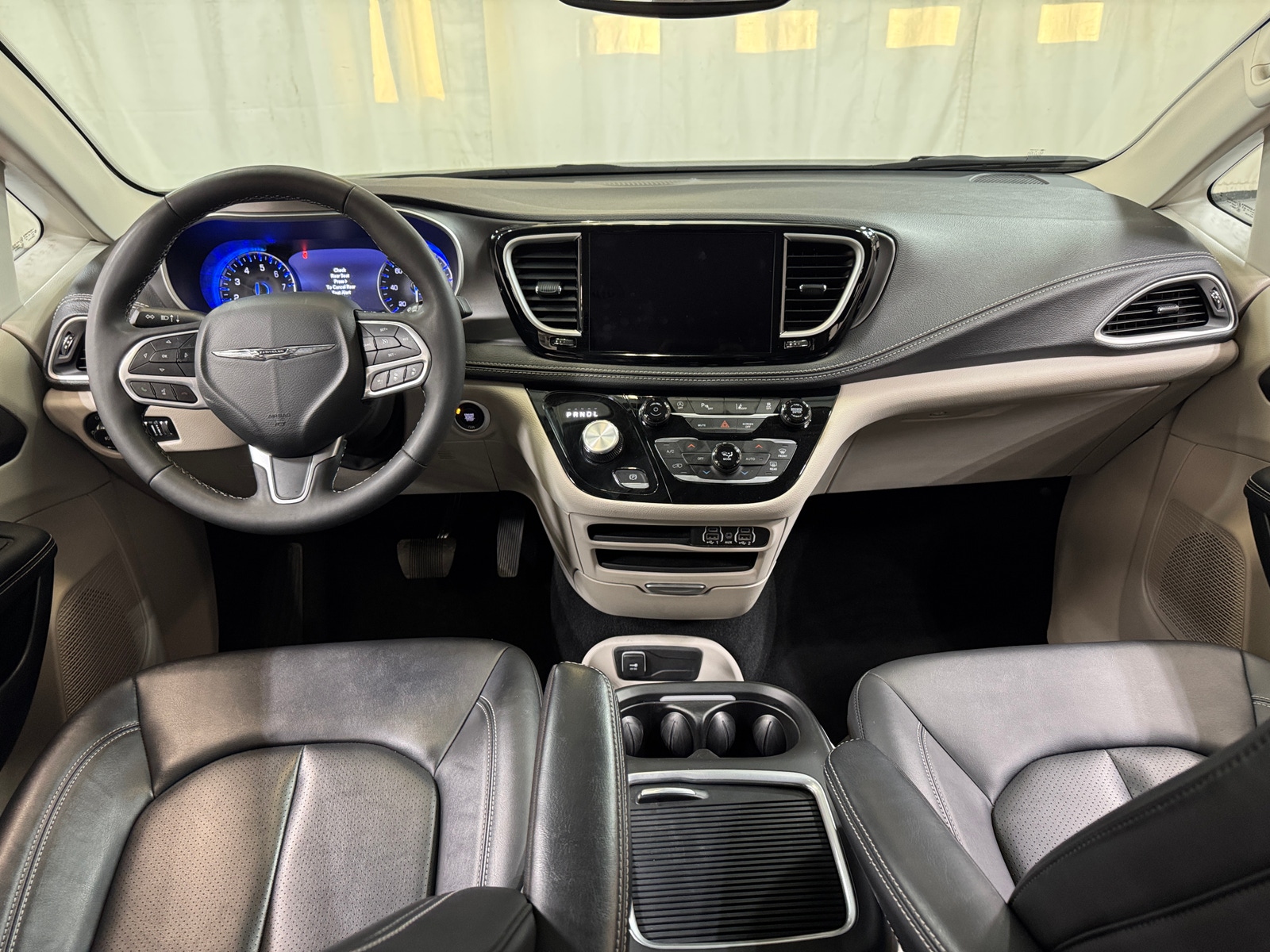 Thumbnail: 2024 Chrysler Pacifica - 2