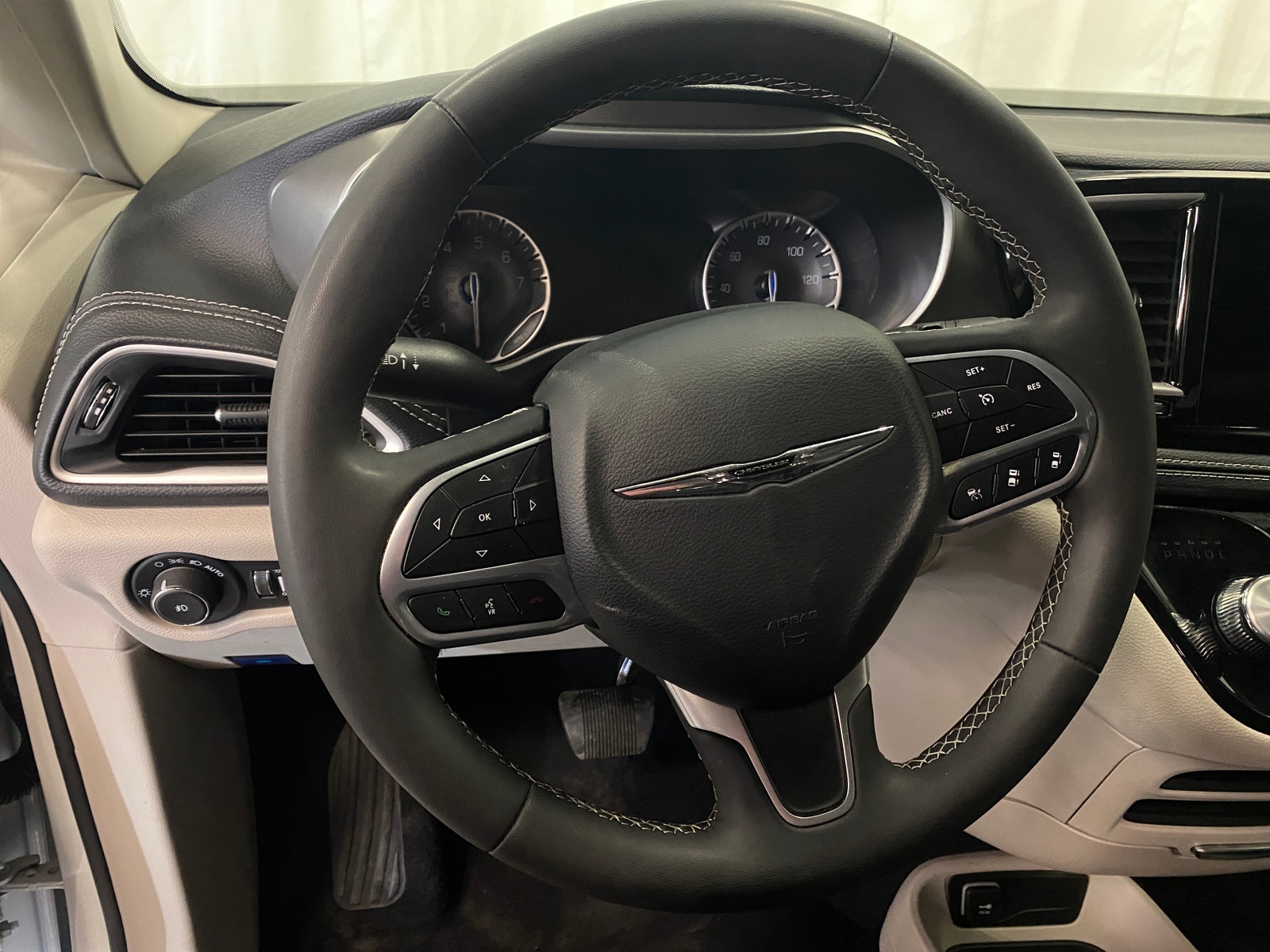 Thumbnail: 2024 Chrysler Pacifica - 4