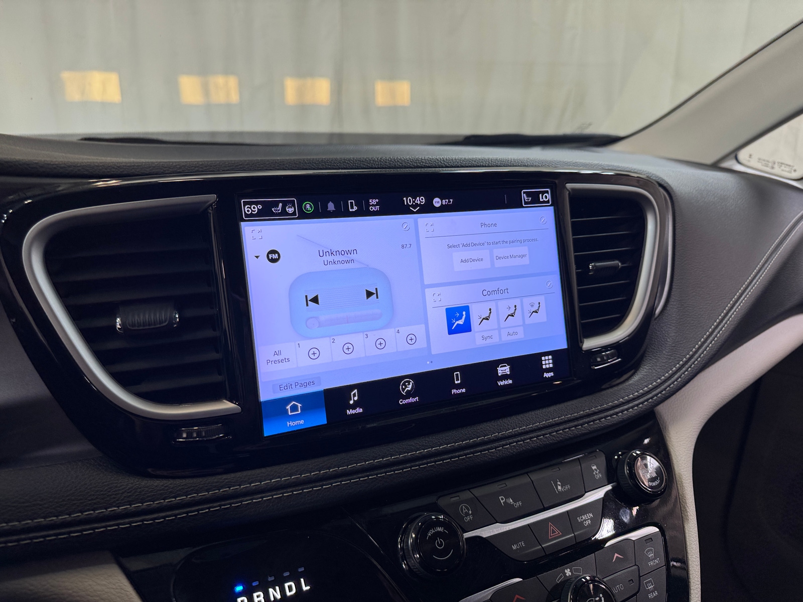 Thumbnail: 2024 Chrysler Pacifica - 3