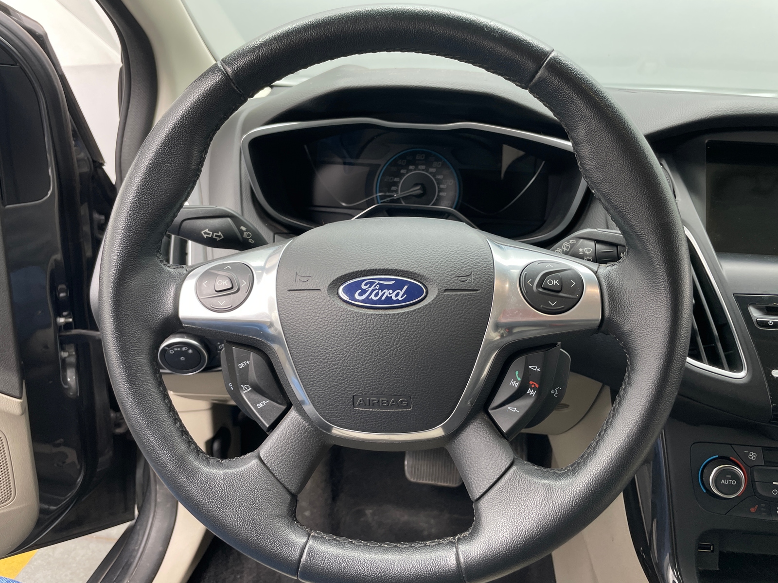 Thumbnail: 2017 Ford Focus - 5