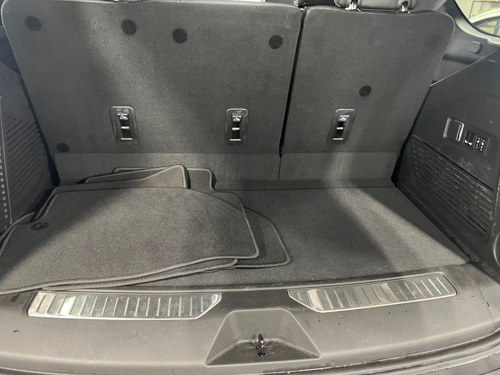 Thumbnail: 2023 Chevrolet Tahoe - 6