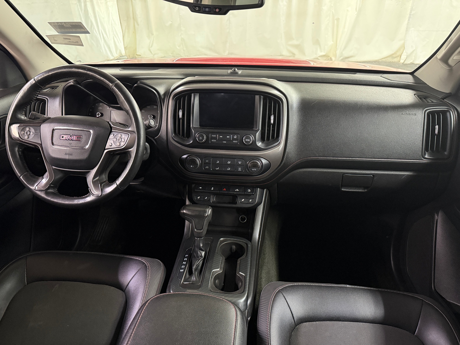 Thumbnail: 2015 GMC Canyon - 3