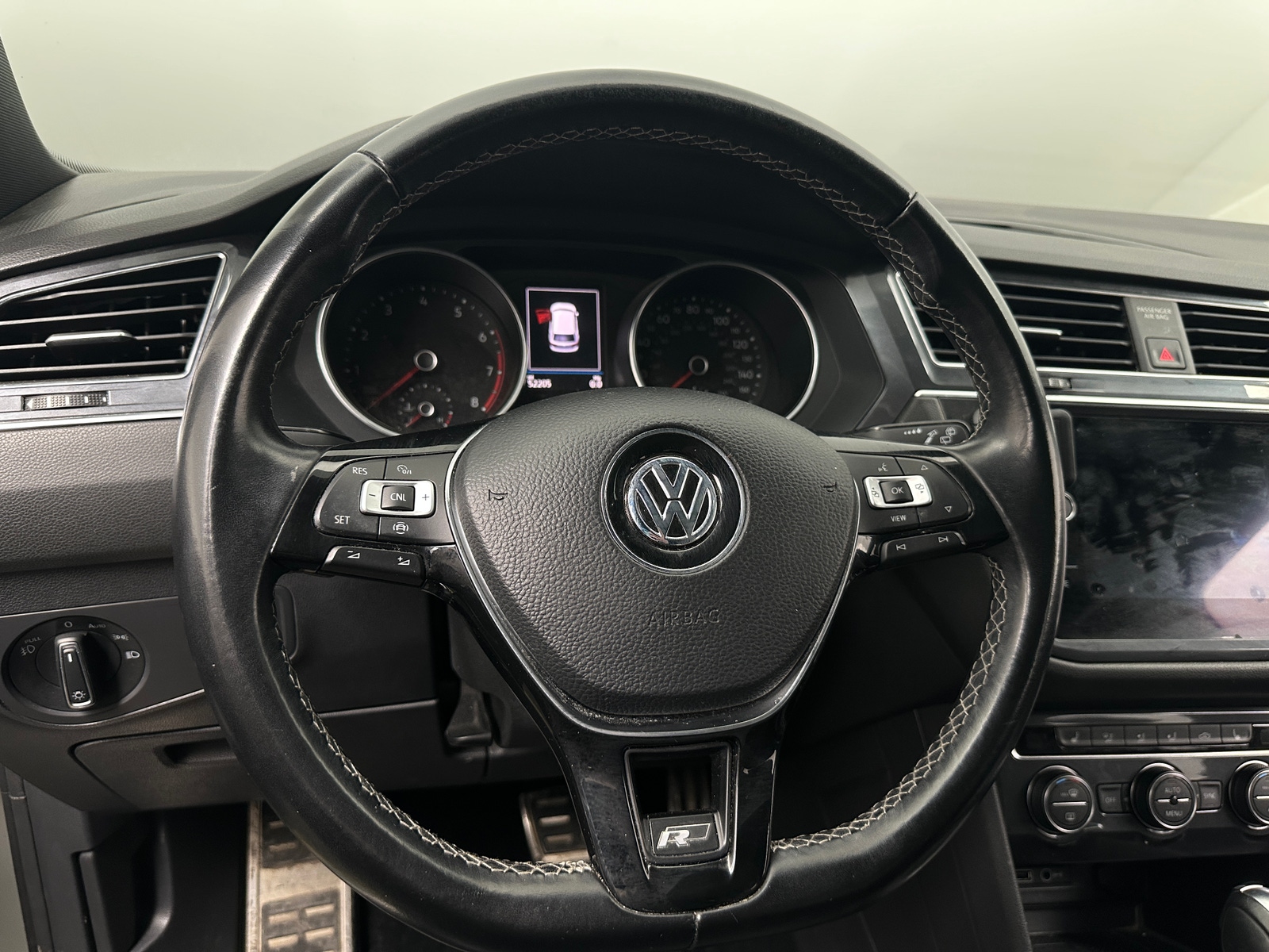 Thumbnail: 2020 Volkswagen Tiguan - 4