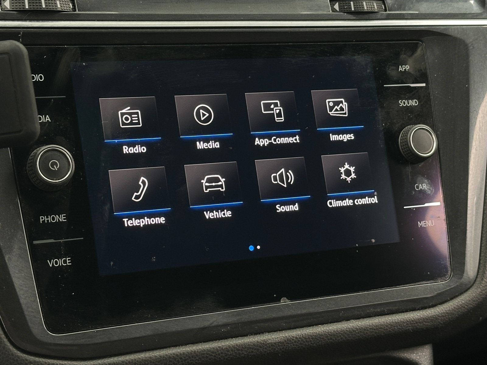 Thumbnail: 2020 Volkswagen Tiguan - 3