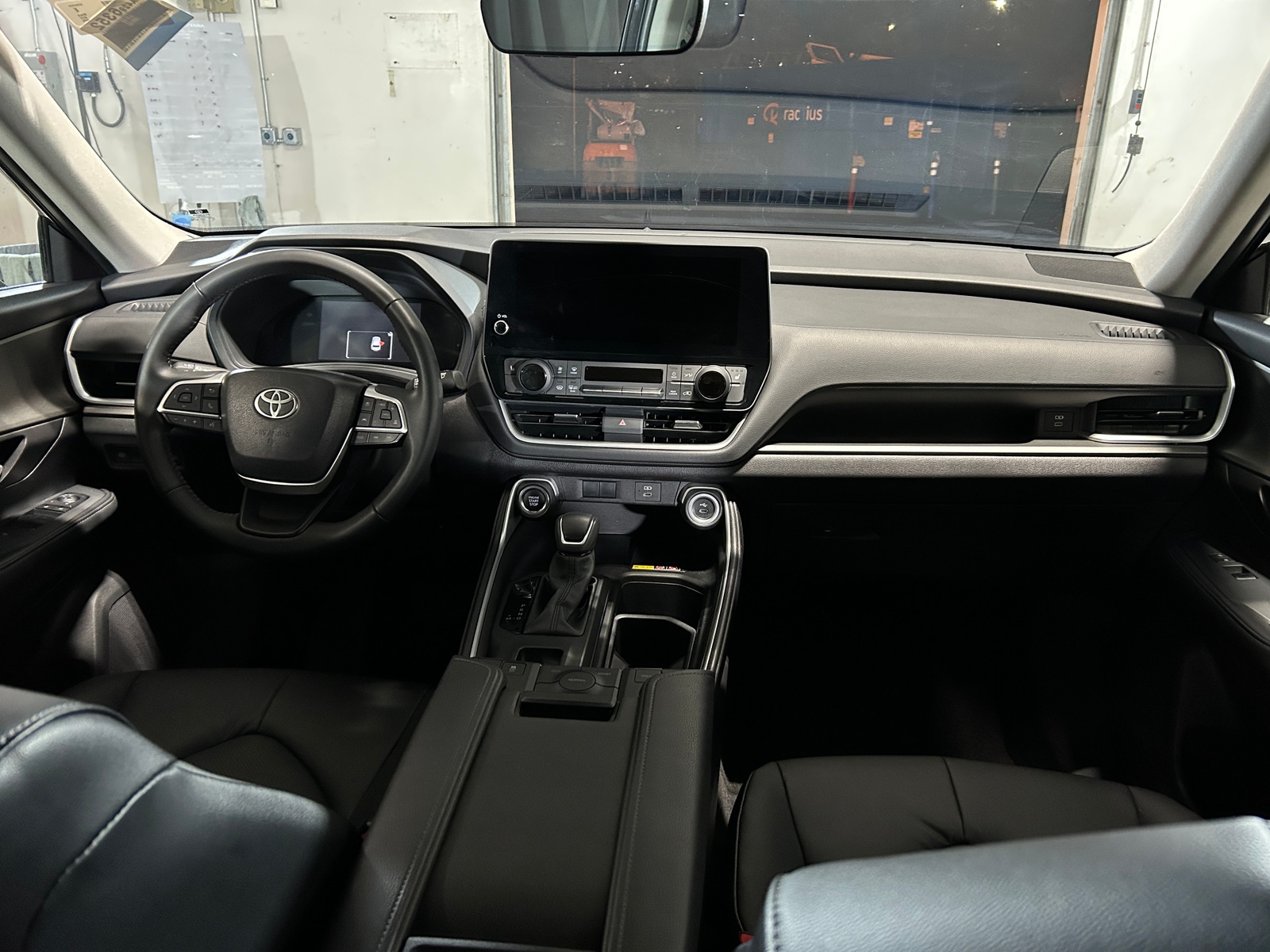 Thumbnail: 2025 Toyota Grand Highlander - 3