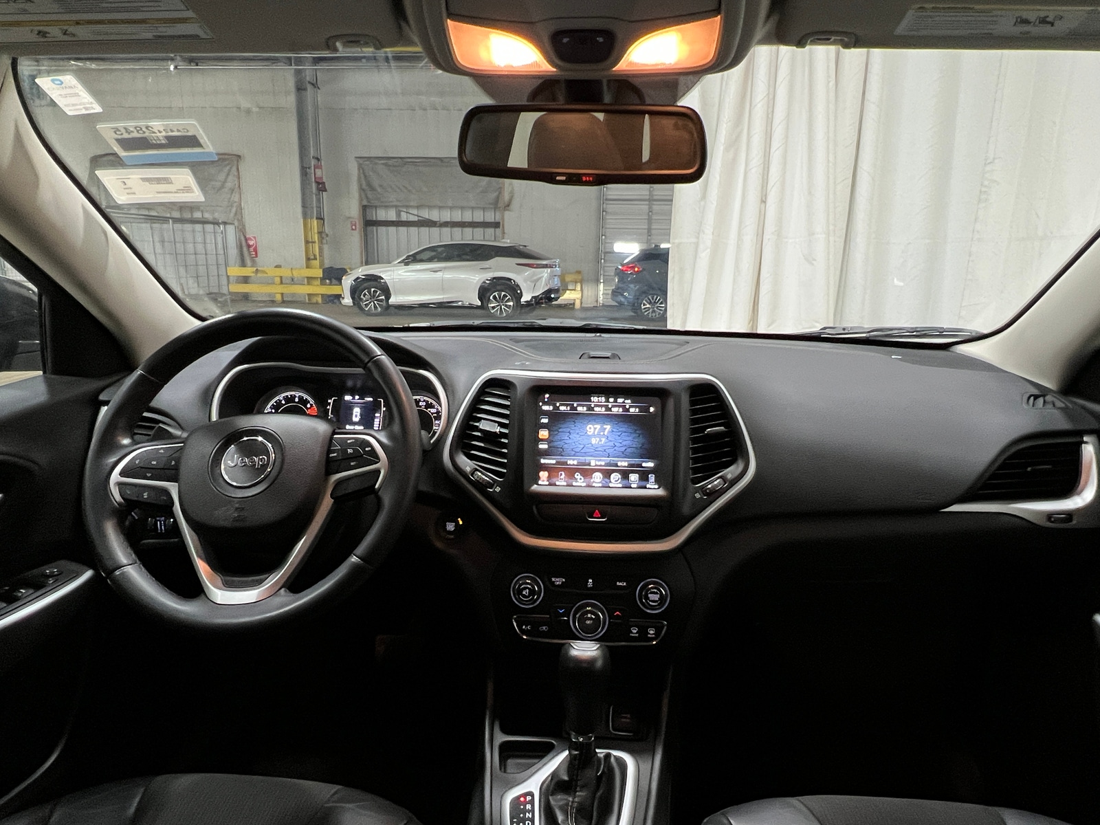 Thumbnail: 2018 Jeep Cherokee - 3