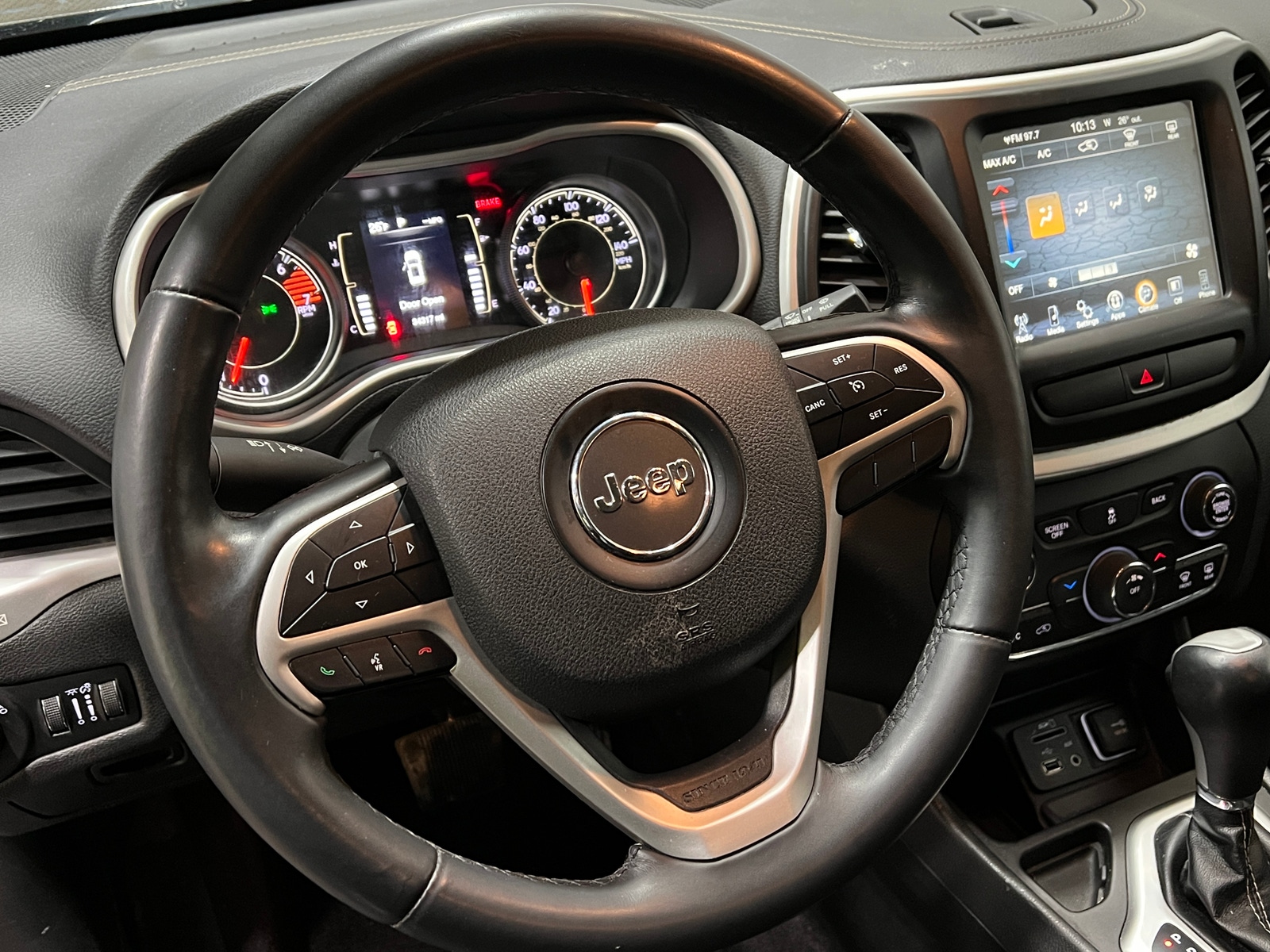 Thumbnail: 2018 Jeep Cherokee - 5