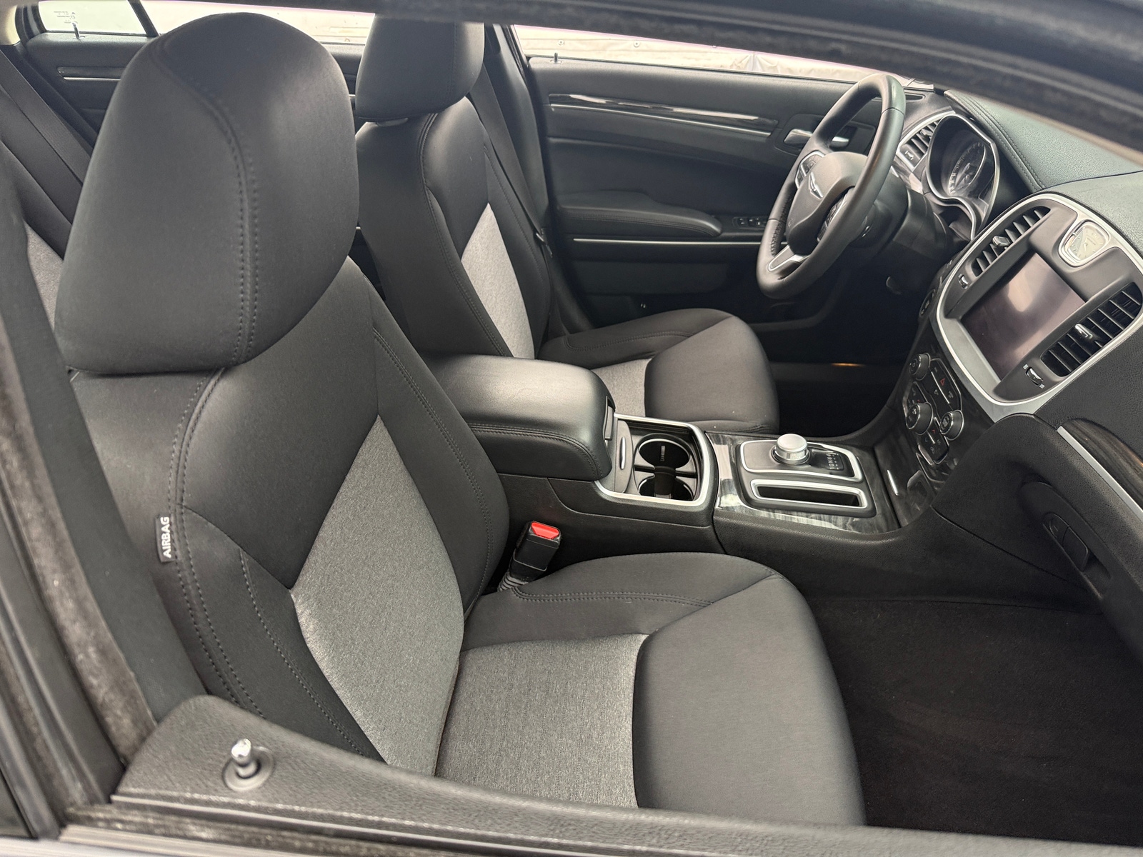 Thumbnail: 2022 Chrysler 300 - 2