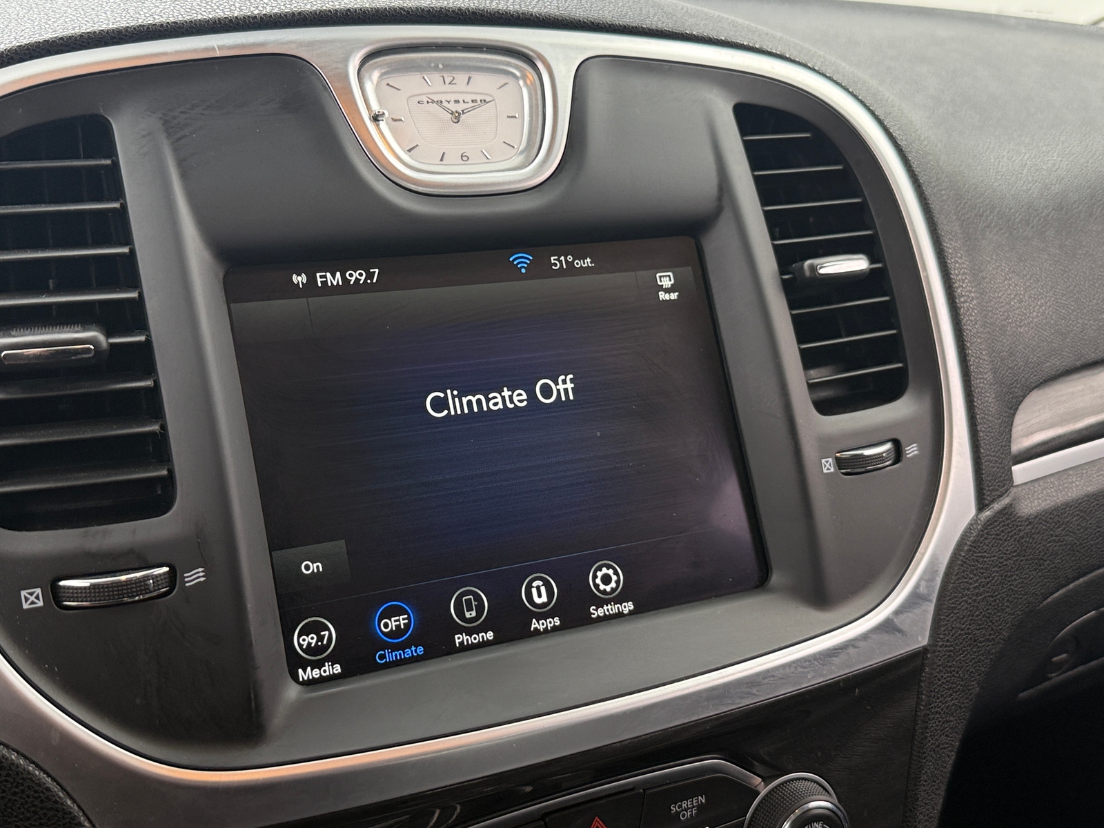 Thumbnail: 2022 Chrysler 300 - 4