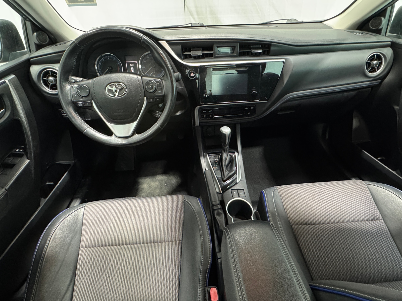 Thumbnail: 2018 Toyota Corolla - 3