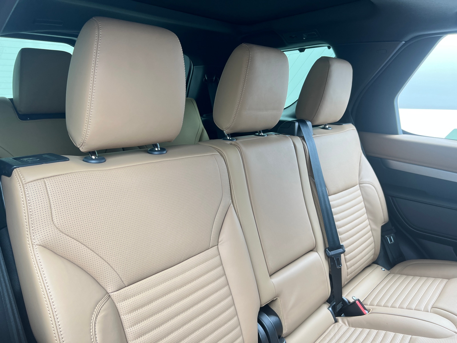 Thumbnail: 2023 Land Rover Discovery - 5