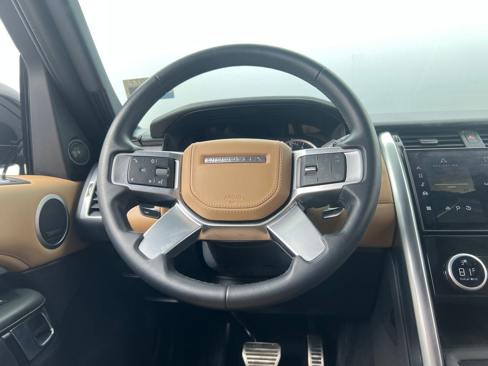 Thumbnail: 2023 Land Rover Discovery - 4